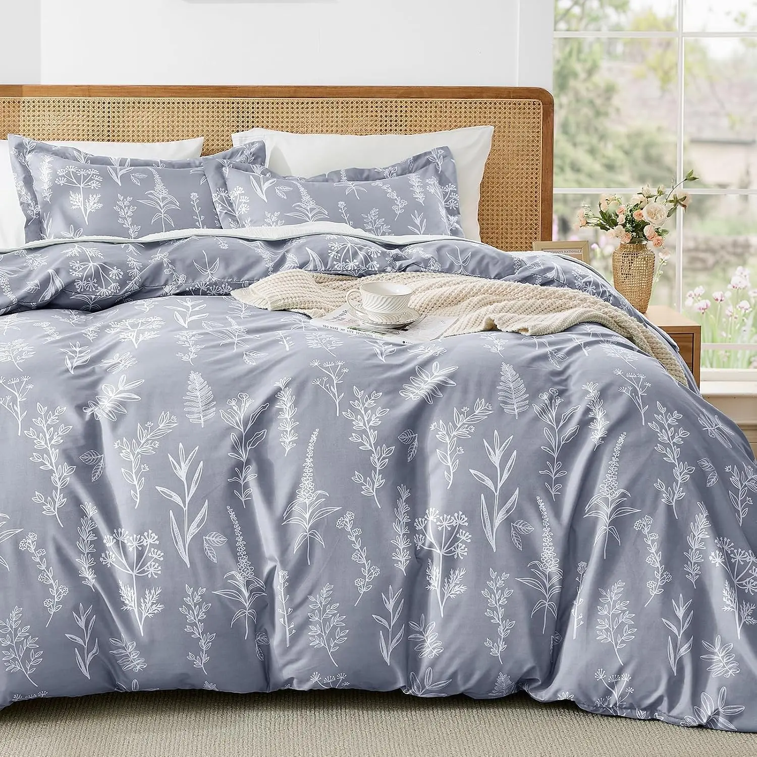 Duvet Cover King Size, Reversible Floral Grey Duvet Cover Set with Zipper Closure, 3 Pieces Botanical Patterns Soft Microfiber Bedding Set (90"x104", 2 Pillow 20"*36")