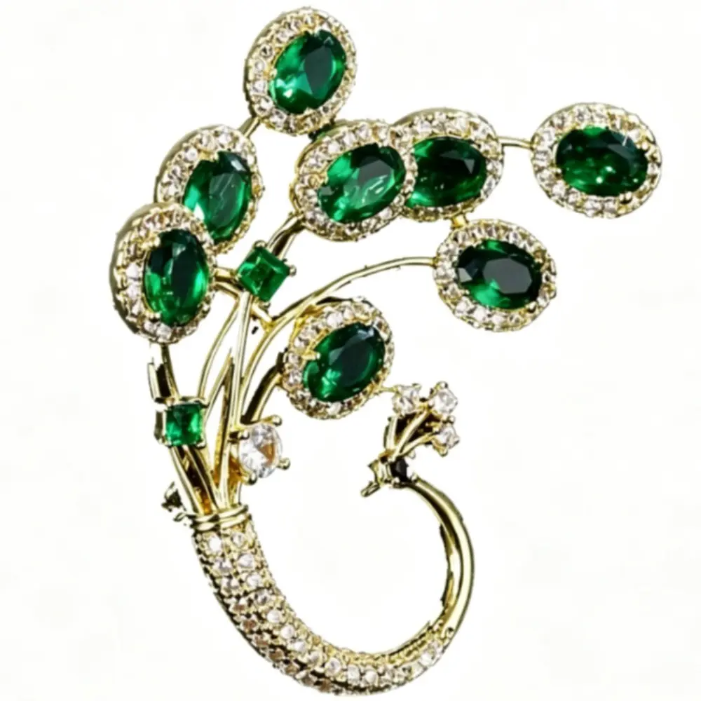 Luxury Exquisite Crystal Peacock Brooch Badges for Women Men Classic Lady Rhinestone Animal Pin Accessories