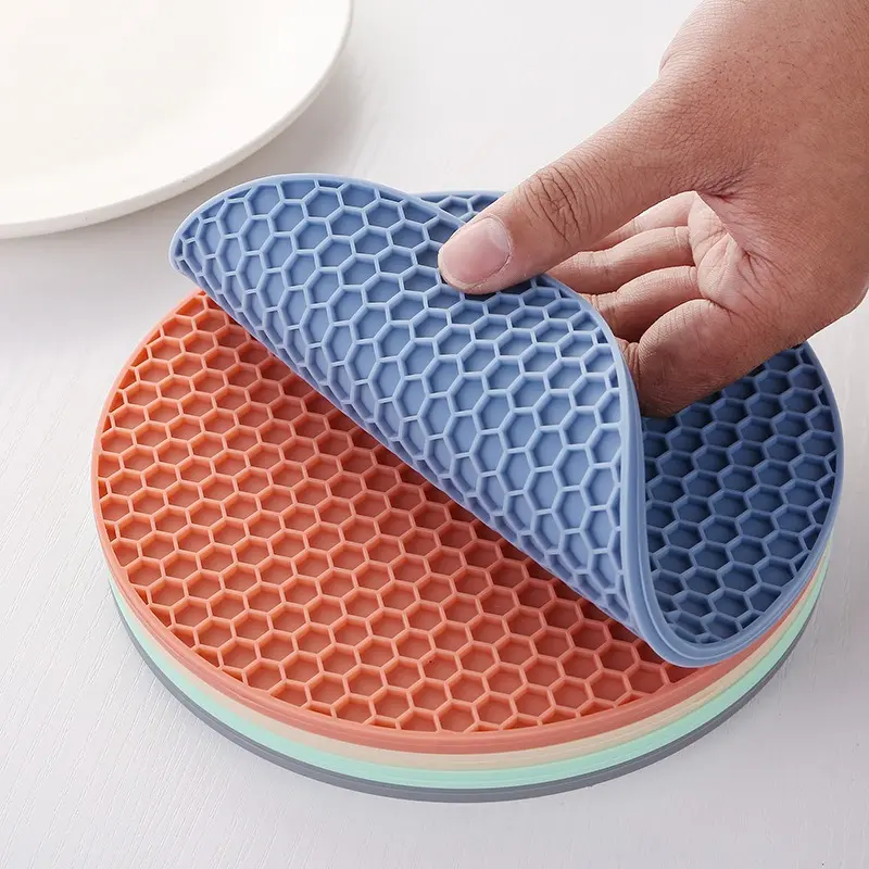 Round honeycomb silicone placemat, anti-scalding and non-slip mat, thermal insulation pot mat, silicone dining table mat, easy to clean and high temperature resistant