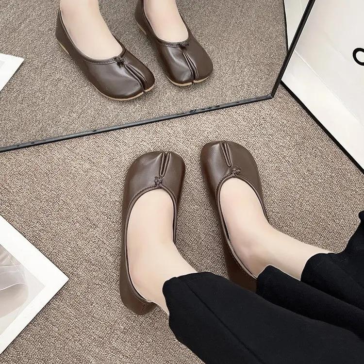 Retro Split Toe Horseshoe Flats 2026 New Arrival Women Casual Ballet Shoes Black Silver Red Brown