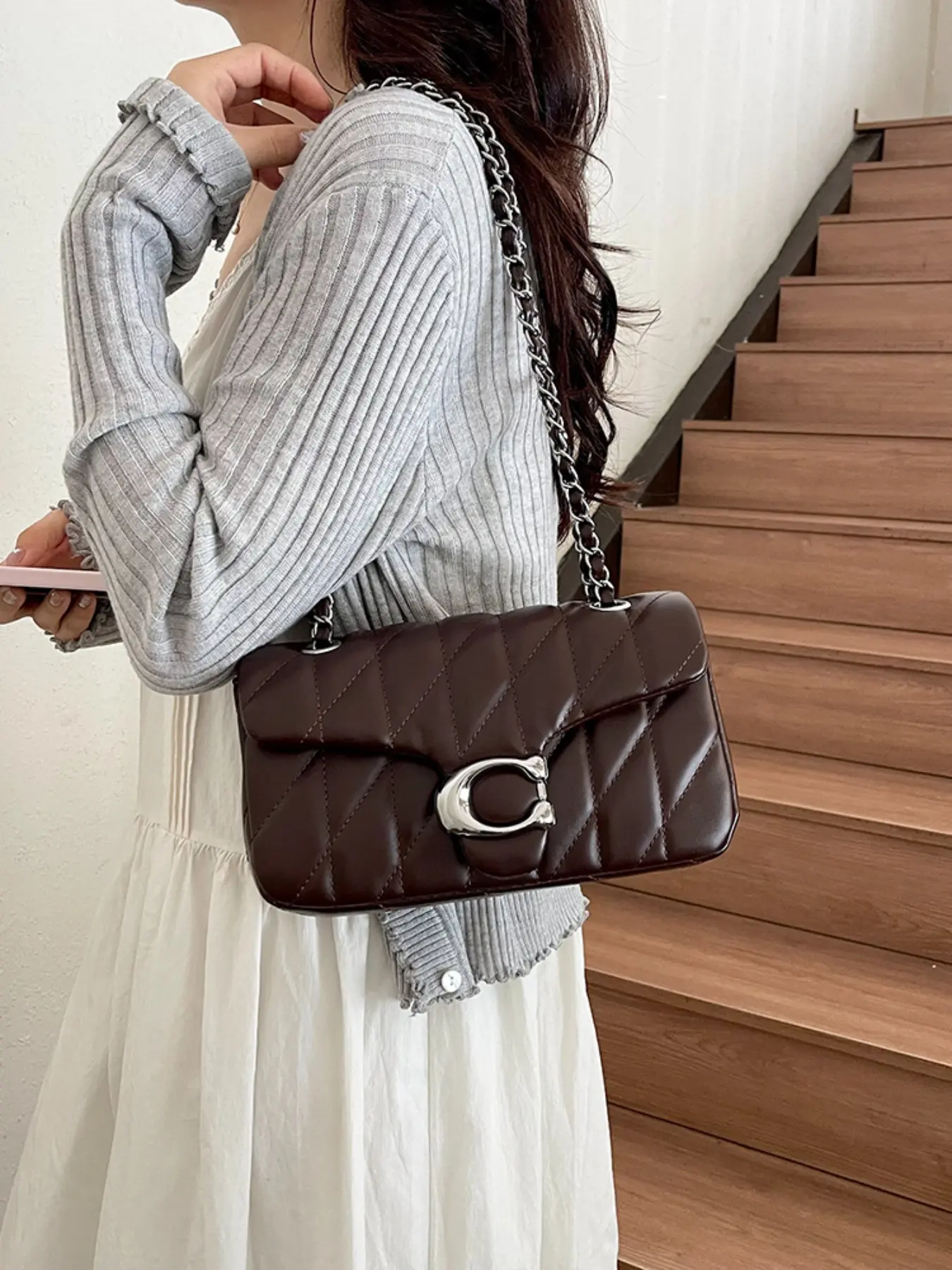 Women's Embroidered Chain Handbag Crossbody Bag, Fashion Design for Daily Use, Perfect Accessory for Trendsetters