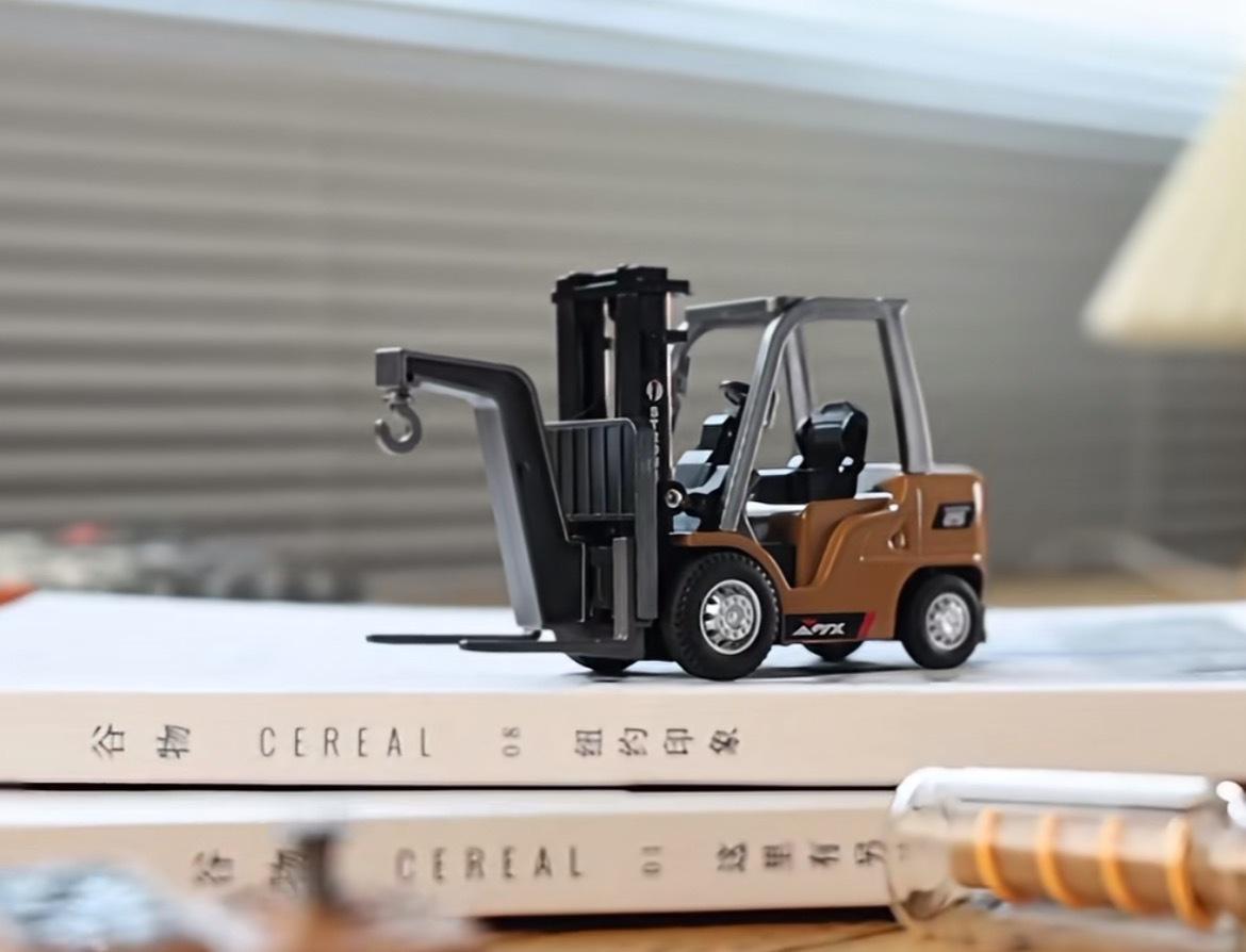 2026 New 1/64 Remote-Controlled Alloy Forklift Engineering Vehicle Tabletop Toys Model Collection Gift For Boys