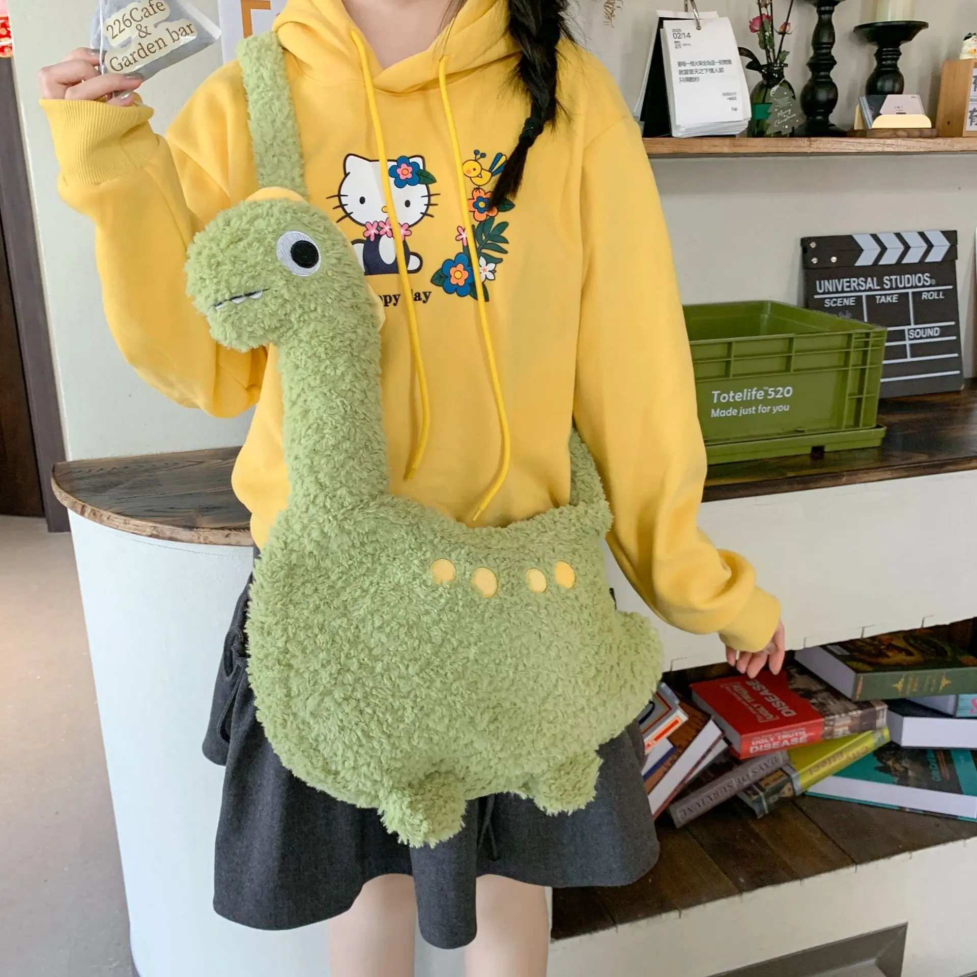 Cute Long Neck Dinosaur Crossbody Bag, Large Capacity Cartoon Shoulder Purse with Zipper Closure, Lightweight Novelty Animal Bag for Kids, Teens & Women, Fun Casual Handbag for School, Travel, Shopping & Daily Use