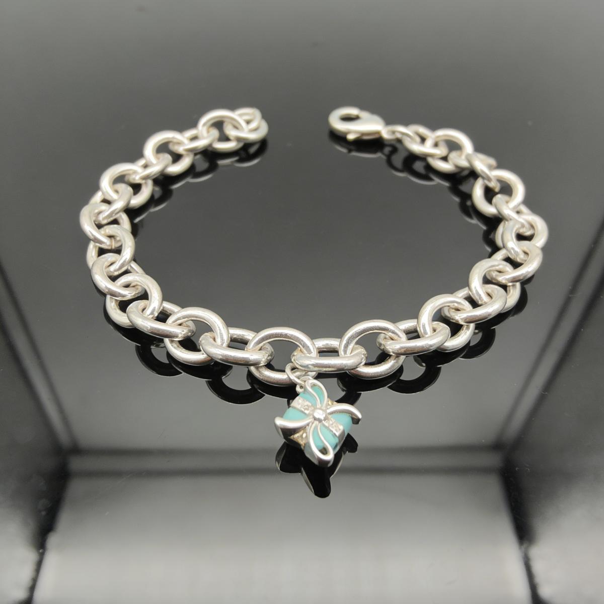 Luxury Silver Bracelet for Women Minimalist Gift Box Pendant Premium Figaro Chain