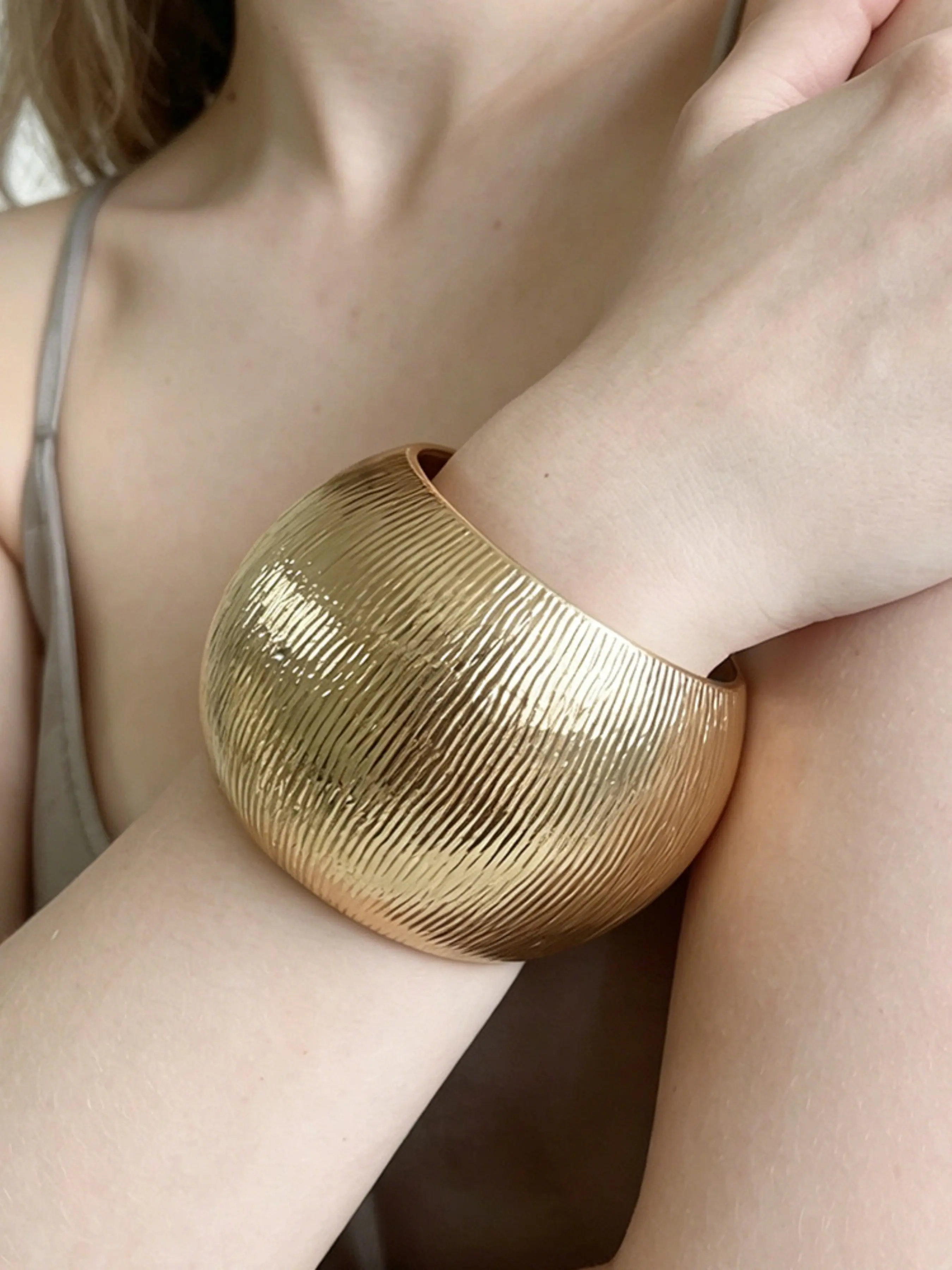 Textured Wide Cuff Bangle for Women, Bold Stripe Pattern Chunky Dome Bracelet, Minimalist Statement Wrist Jewelry, Trendy Daily Evening Outfit Accessories, Birthday Holiday Gift for Her