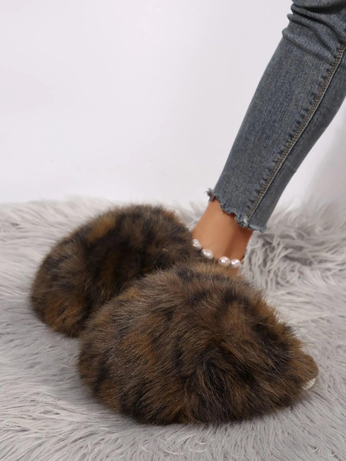 Women's Plush Lambskin Slippers, Non-Slip Indoor Walking Shoes, Comfortable Home Footwear, Cute and Warm, Monthly Use