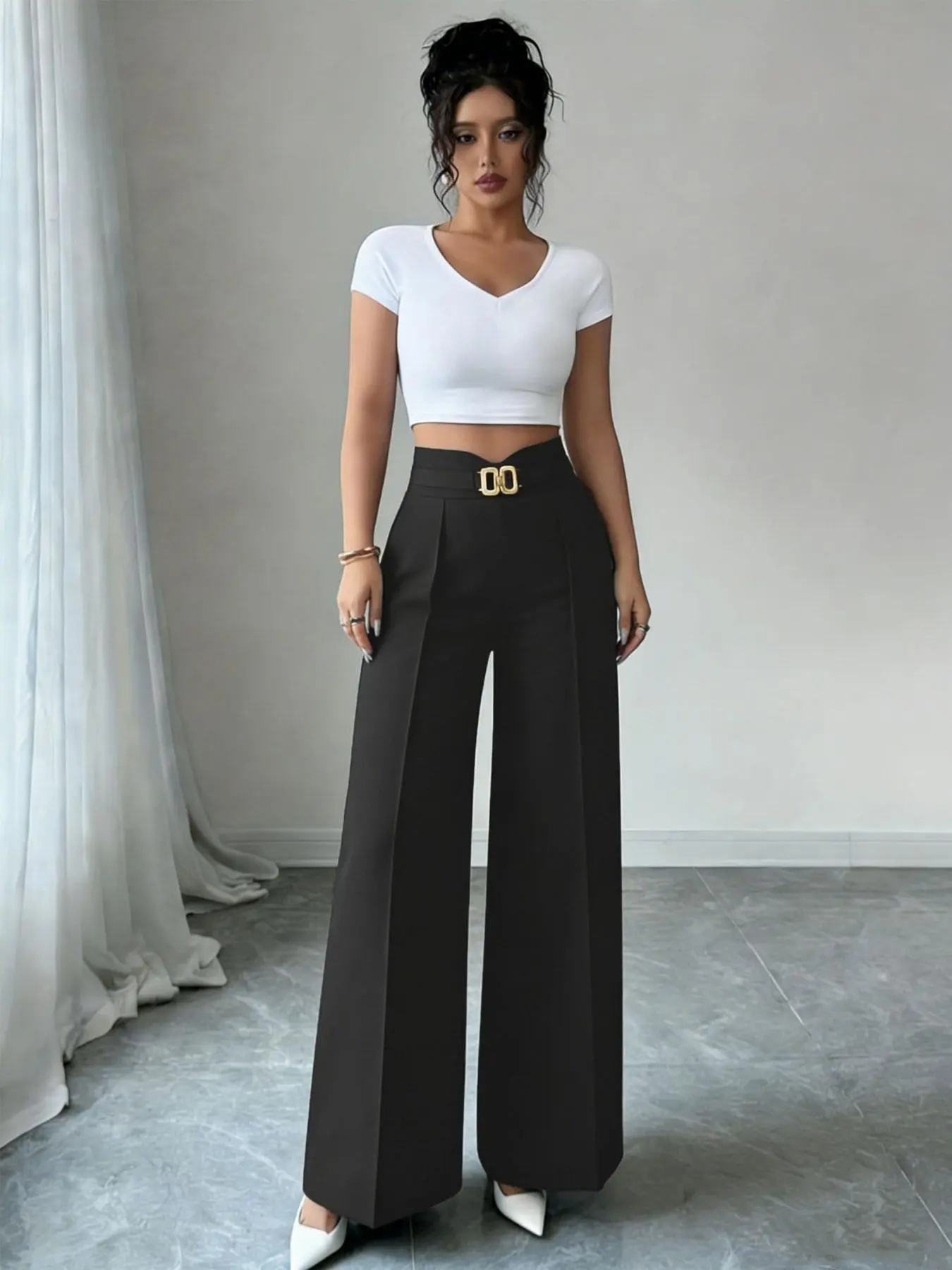 A women's black fashionable loose high-waisted wide-leg floor-length dress pants, suitable for summer, daily commuting, and home wear.