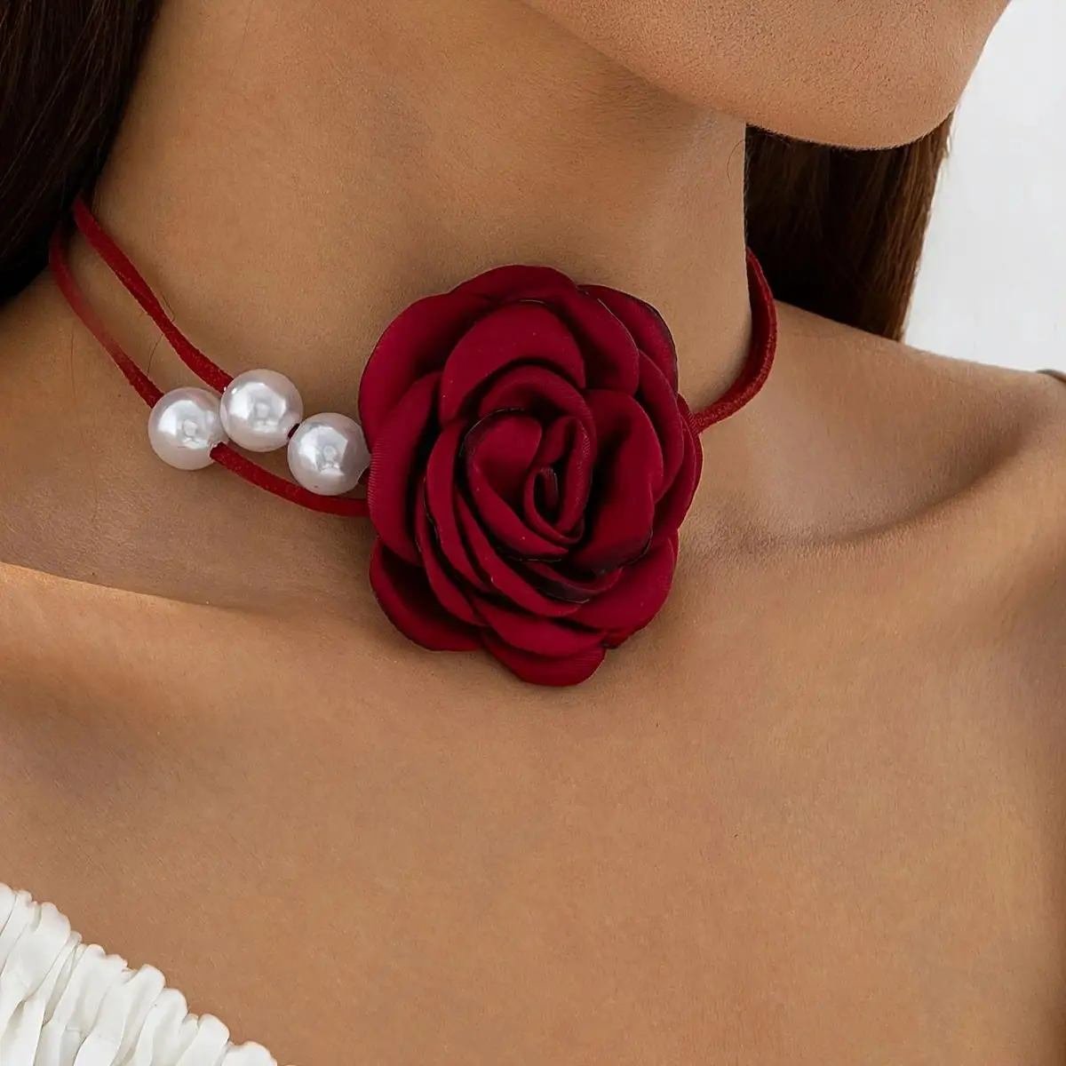 Women's 3D Lifelike Red Rose Pendant Necklace - Vintage Flowers Design, Faux Pearls Beaded Typically Adjustable Chain, Classic Sculpted Exquisite Female Accessory for Casual Wear, Birthday Gifts