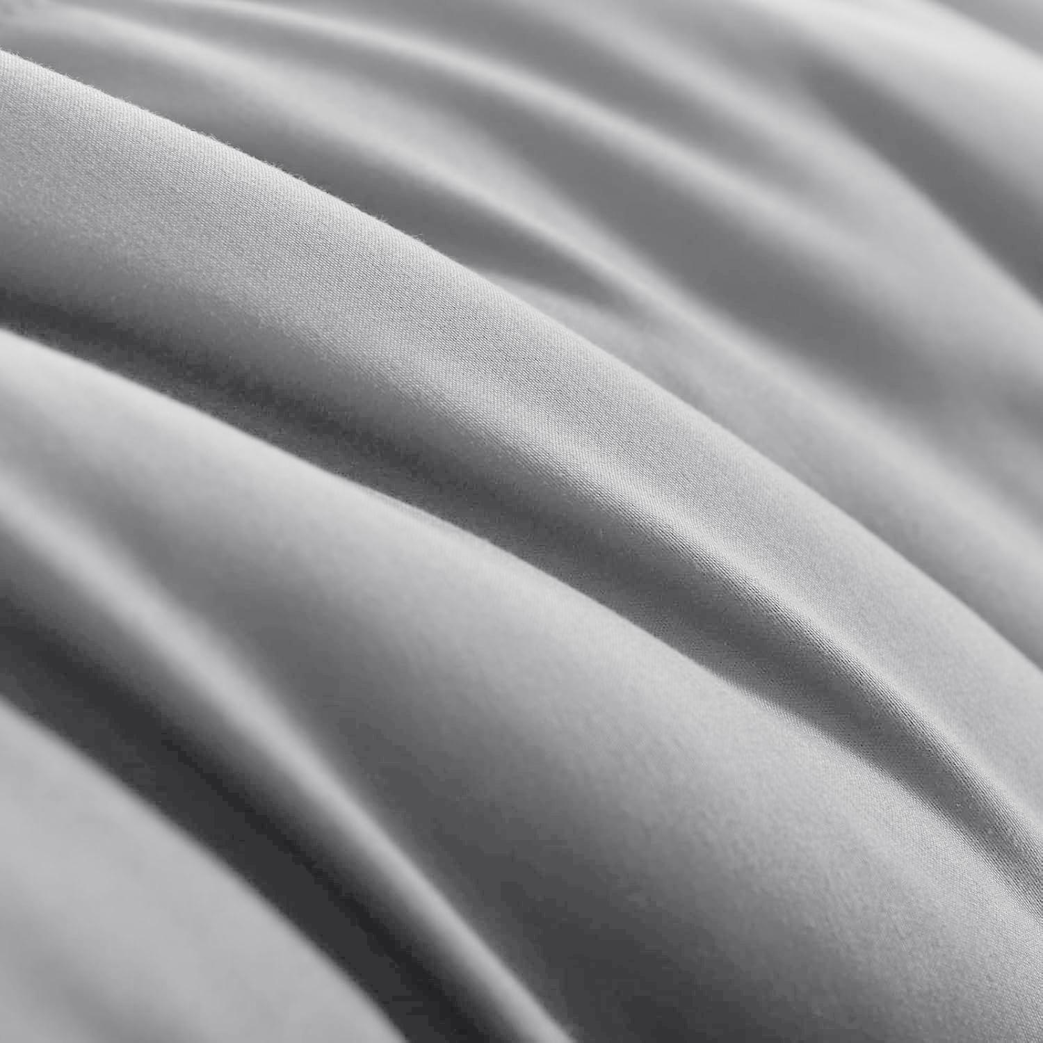 Lightweight 200 Gsm All-Season Cozy Chic Blanket, Ultra Soft Hypoallergenic Microfiber Filling, Ideal Home Bedding for Year-Round Use