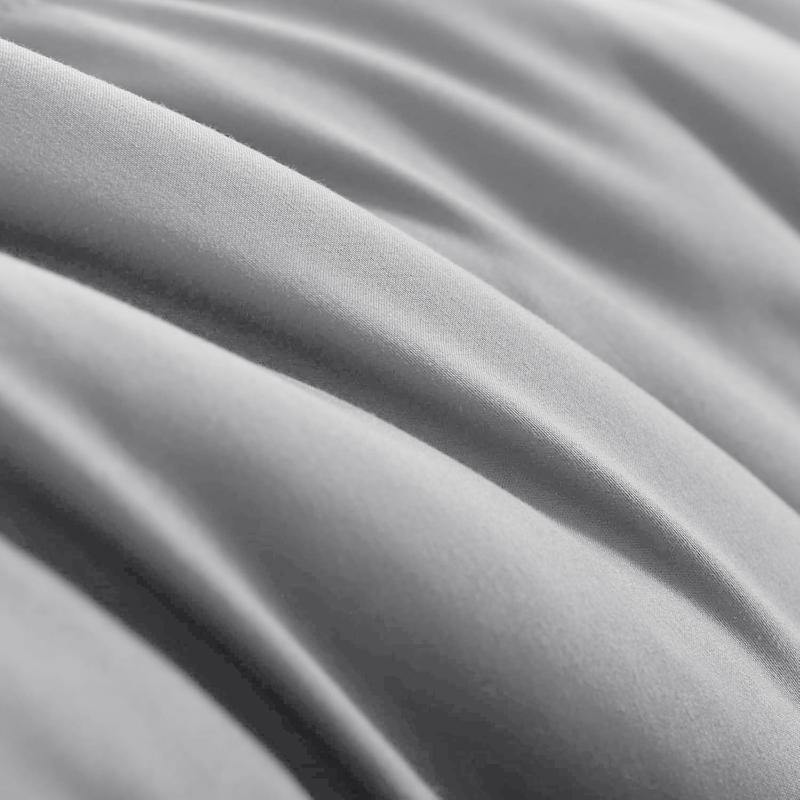 Lightweight 200 Gsm All-Season Cozy Chic Blanket, Ultra Soft Hypoallergenic Microfiber Filling, Ideal Home Bedding for Year-Round Use