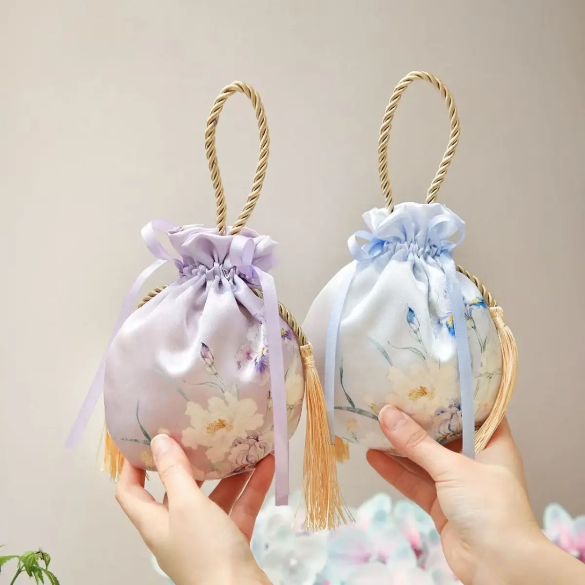 5-Pack Chinese Tassel Silk Drawstring Gift Bags, Fragrance Packaging Decorative Bags, Holiday Gift Bags, Wedding Candy Bags, Ideal for Weddings, Holidays, Birthdays, and Party Favors