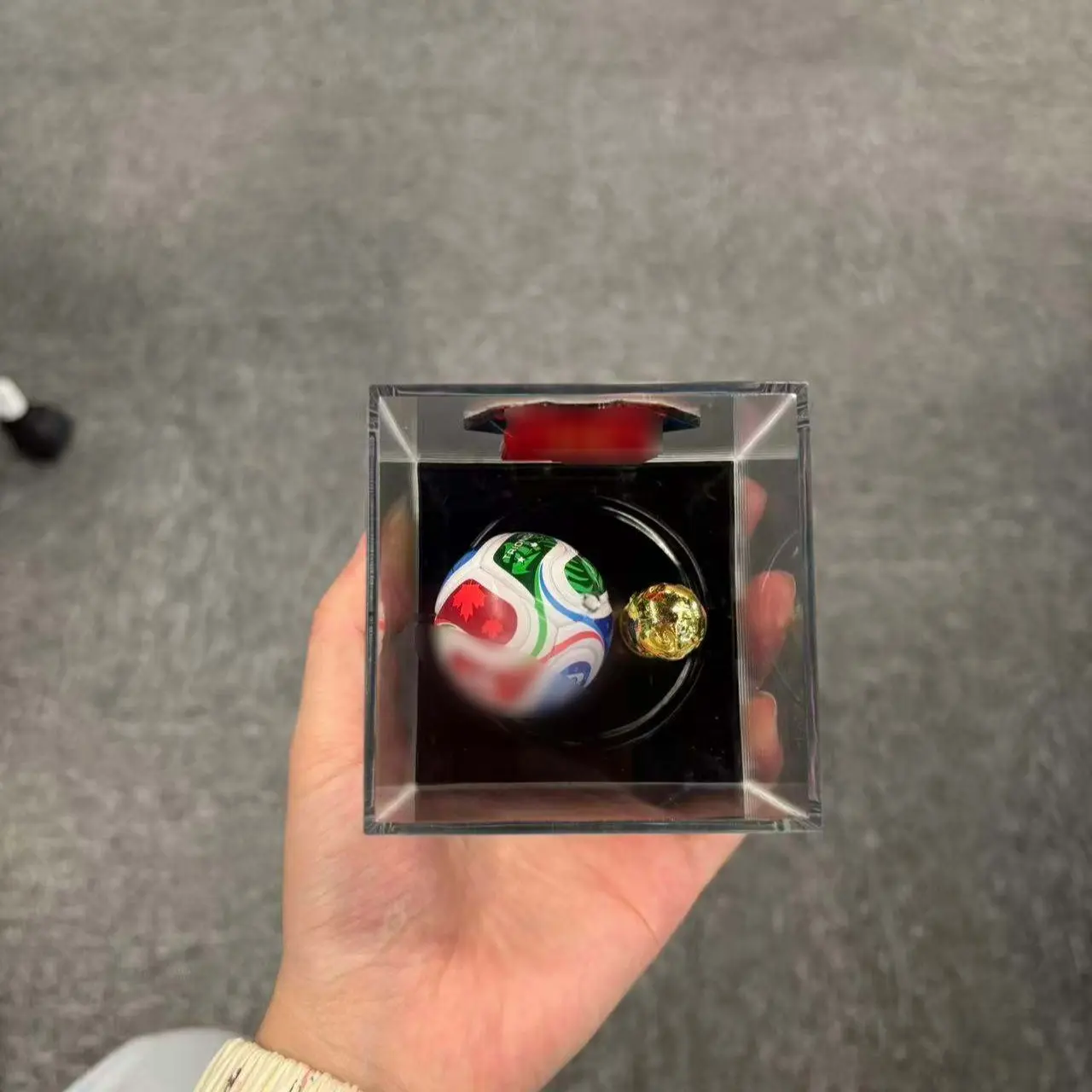 Commemorative Mini Football Ball and Mini Golden Trophy Replica Set, Showcase Frame, Sports Fans Desktop Art Decoration Piece