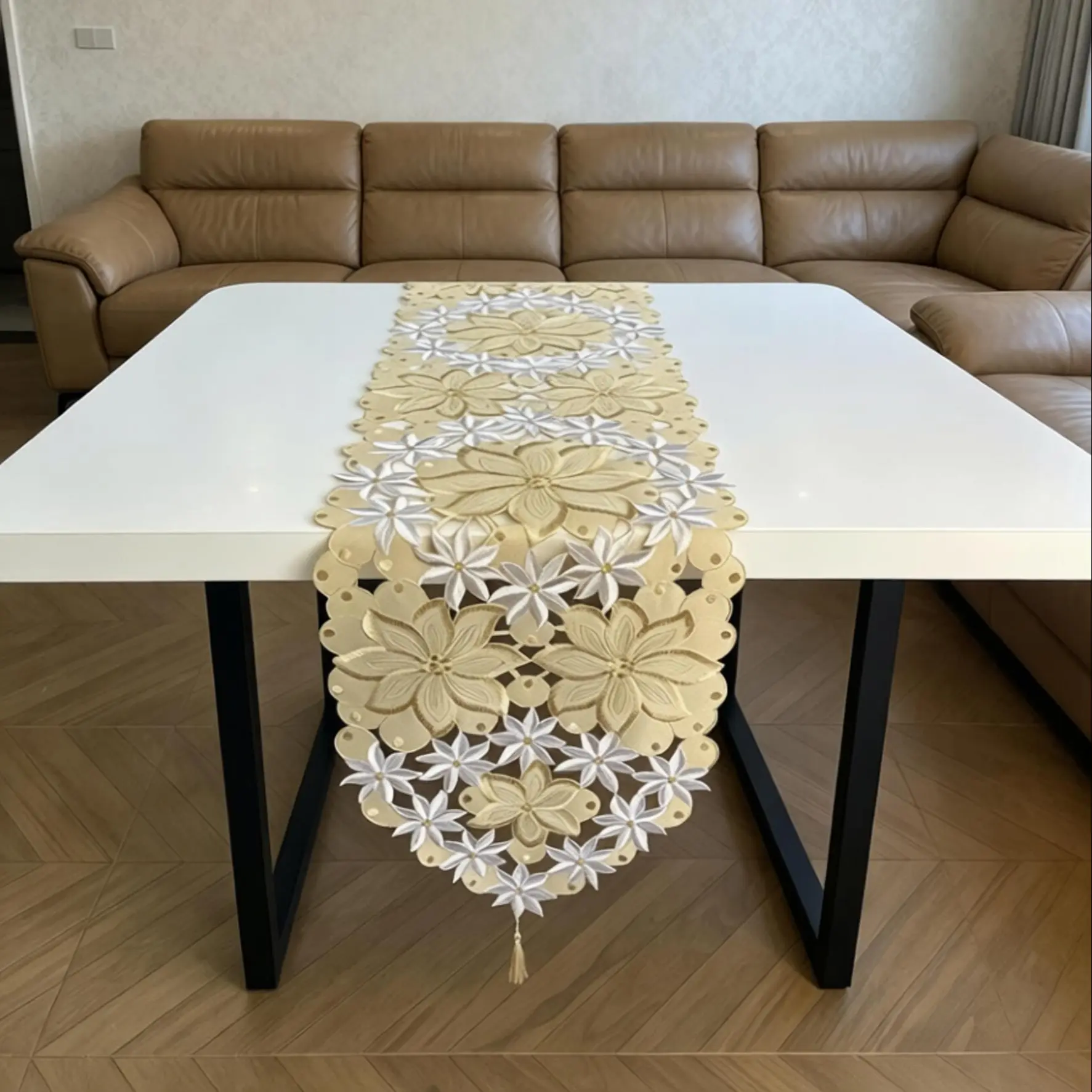 Embroidered Cutout Design Table Runner, Polyester Material, Ideal for Living Room, Dining Room, Office, Kitchen, Coffee Shop, Party Decorations, Embroidery