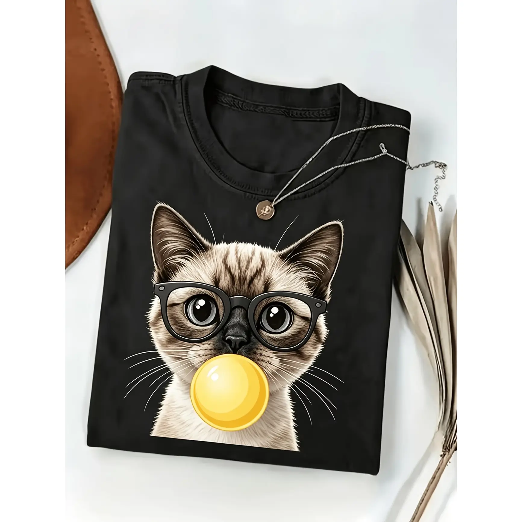 Women's Unisex Cute Oversized Graphic T‑Shirt, Nerdy Siamese Cat Blowing Bubble Printed Craft Tee, Soft 100% Cotton Short Sleeve Top, Sweet Fun Fashion Outfit For Cat Mom Lovers, Coffee Shop Casual Daily Wear, Ideal Valentine Gift For Him Her, Wonderful H