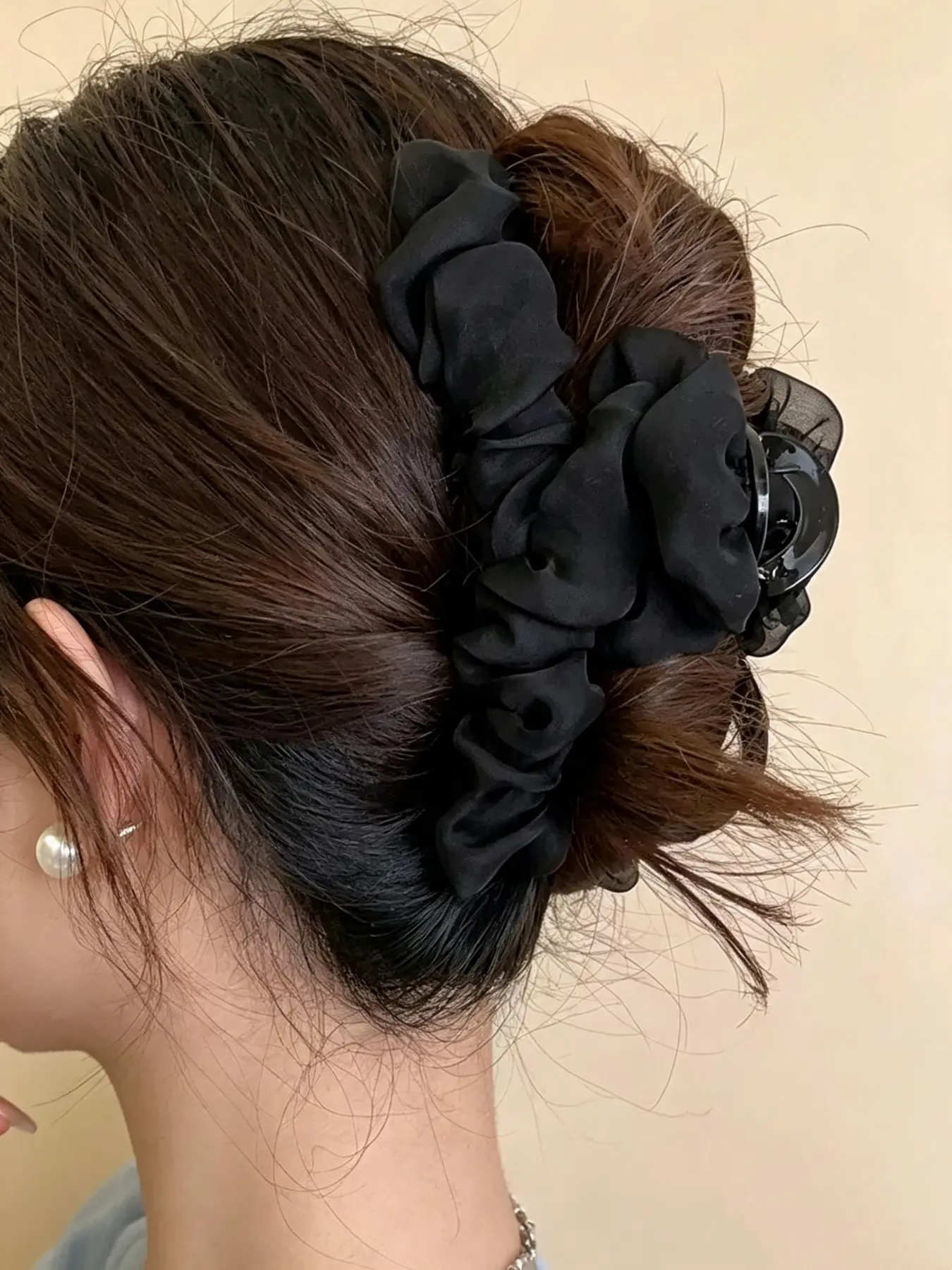 1 piece black hairpin firmly fixes hair, bun hair clip, hair accessory, chiffon ruffled edge organza, 3D gathering effect, large capacity, ivory-mocha color.