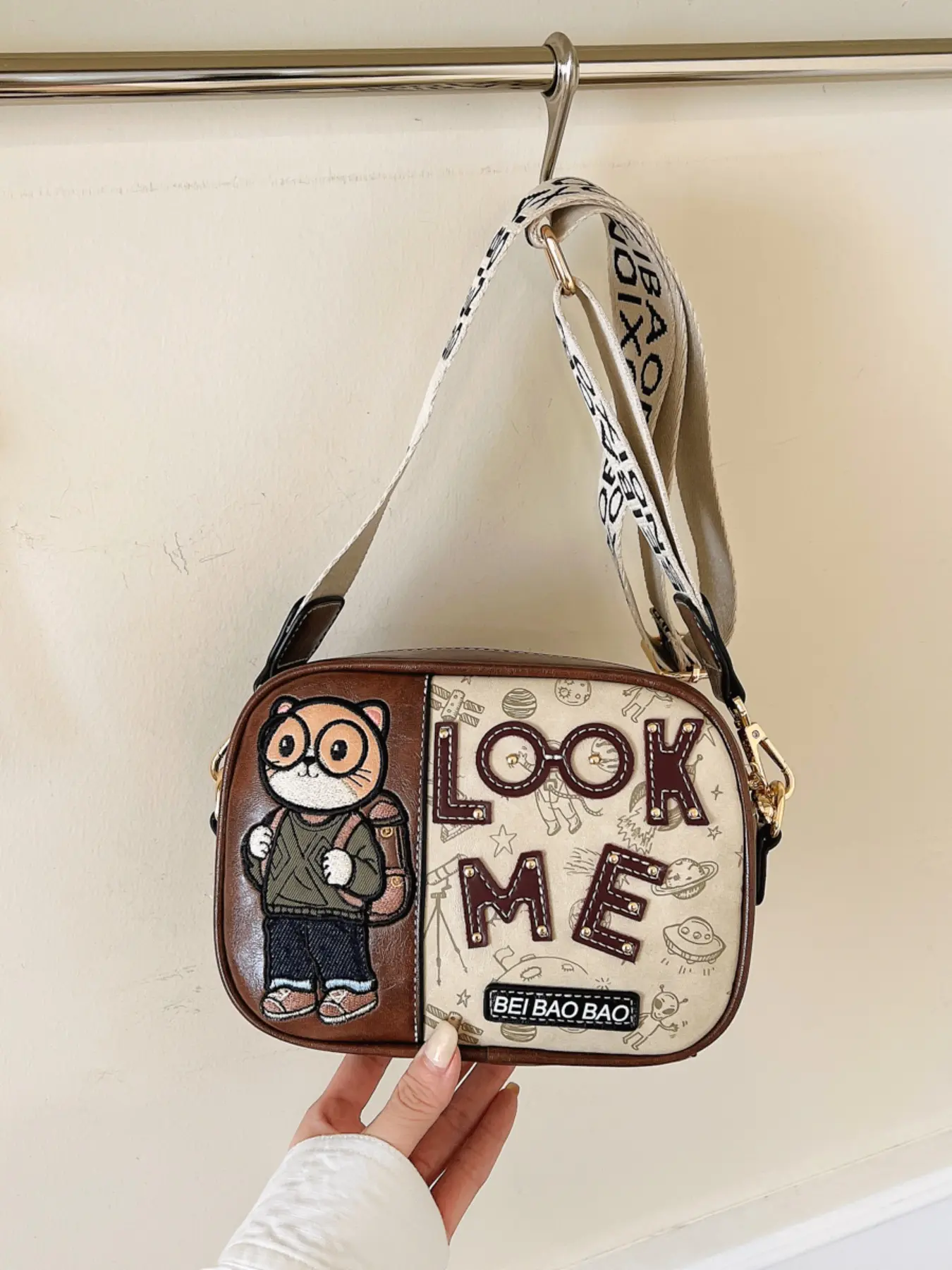 Cute Cartoon Cat Embroidery Crossbody Bag, "LOOK ME" Small Camera Sling Purse With Wide Adjustable Strap, Y2K Casual Shoulder Bag For Girls Women