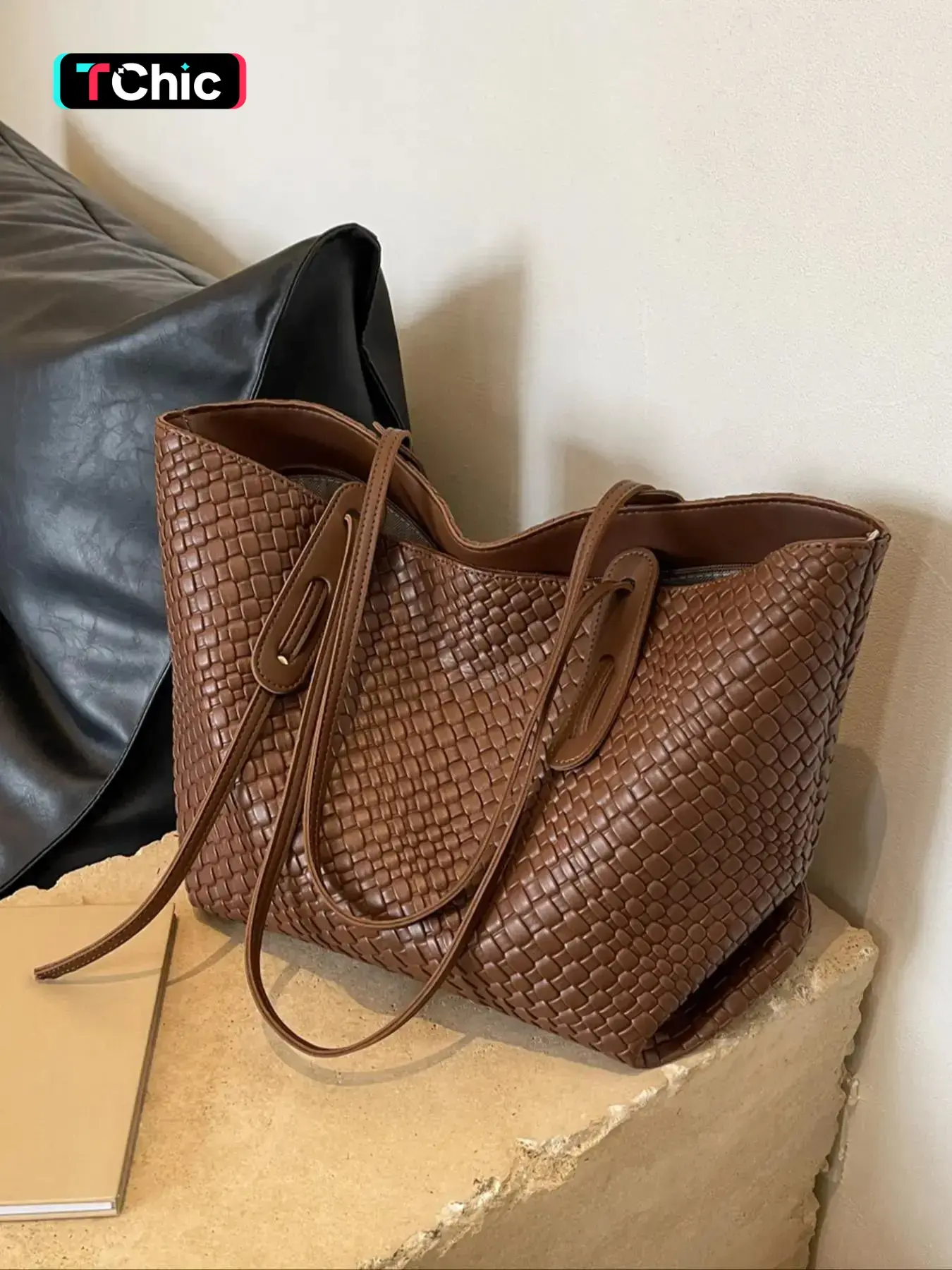 Minimally sophisticated, fashionable and practical texture zipper tote bag, woven texture design, retro style, light luxury, elegant atmosphere, large capacity shoulder bag, can accommodate tablets, files, personal items