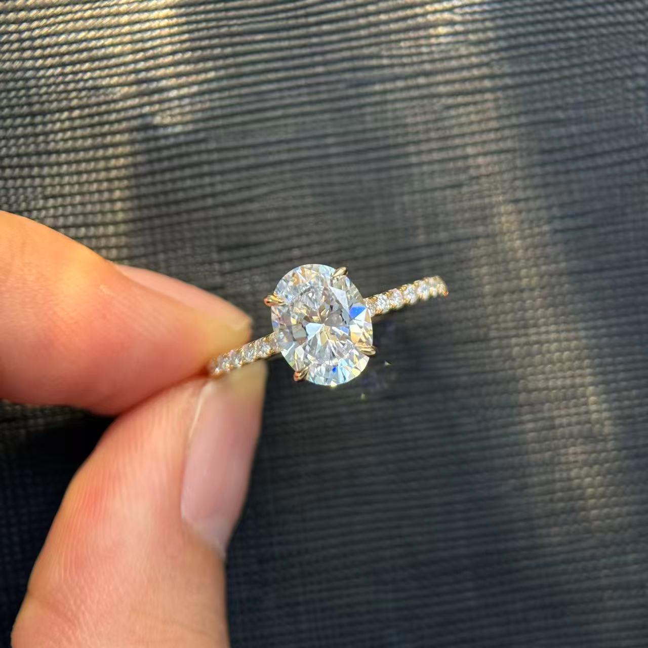 Oval Cut 2.0CT-8.0CT D VVS1 Color Lab-Created Moissanite Ring S925 Sterling Silver 18K Gold Plated for Women Engagement Wedding Luxury Gift, 5 Carat Solitaire Ring, 6 Carat Diamond Ring, Light Luxury Fashion High-end Niche Birthday Gift for Ladies