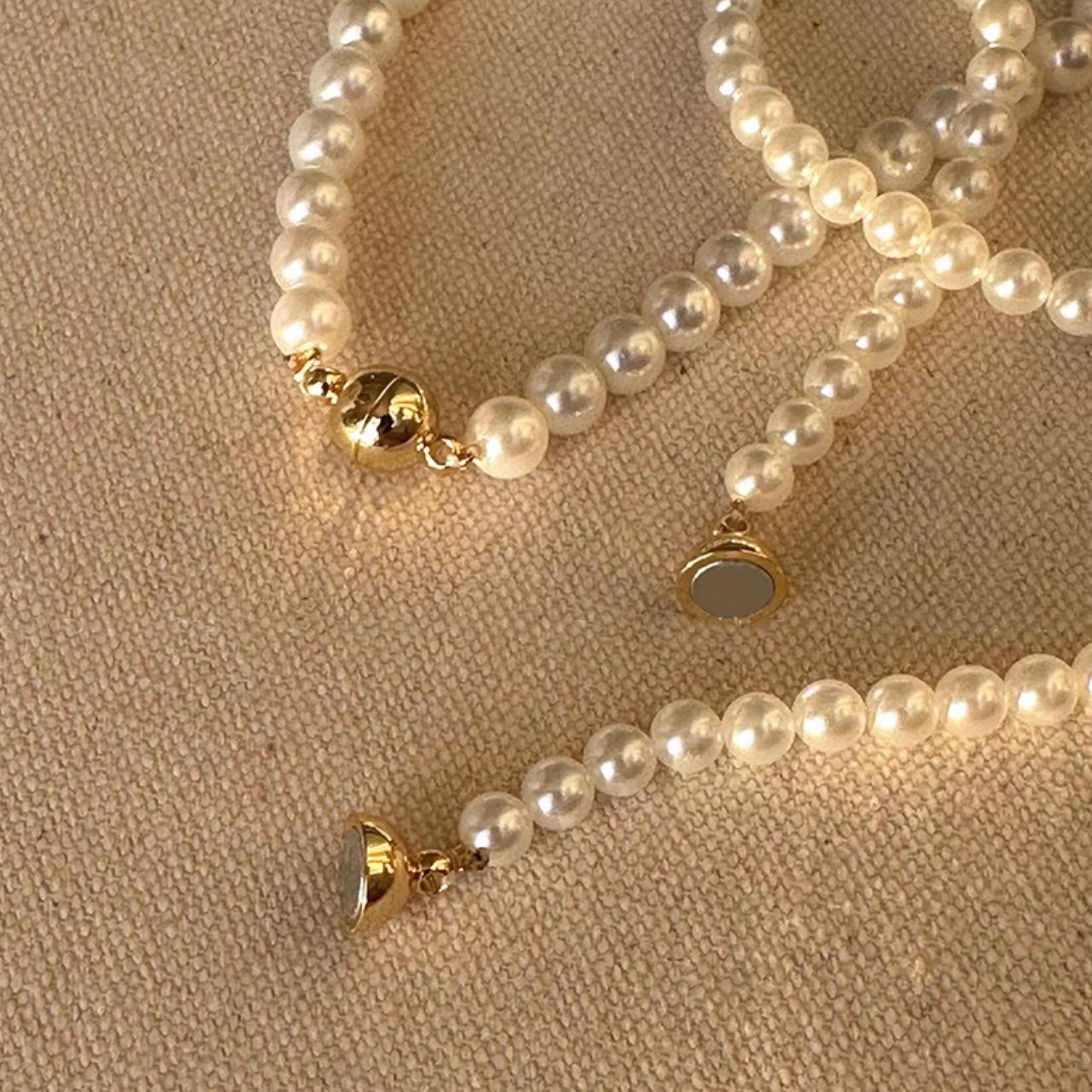 Glass Bead Magnetic Clasp Necklace for Women, Simple Light Luxury, Niche & Premium Rice Bead Design, Elegant & Versatile Clavicle Choker Glass Bead Magnetic Clasp Necklace for Women, Simple Light Luxury, Niche & Premium Rice Bead Design, Elegant & Versatile Clavicle Choker