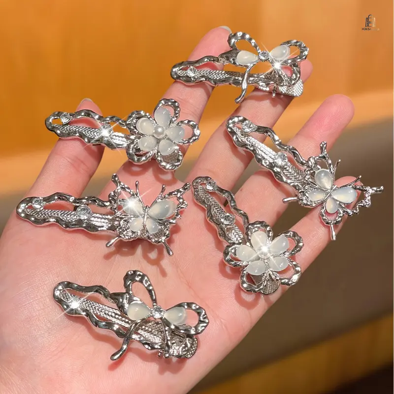 Shiny Rhinestone Flower & Butterfly Hair Clips for Women, Elegant Y2K Sparkly Side Barrettes, Cute Bangs & Flyaway Hair Pins, Fashion Hair Accessories for Beach Party Holiday & Mother’s Day Gift
