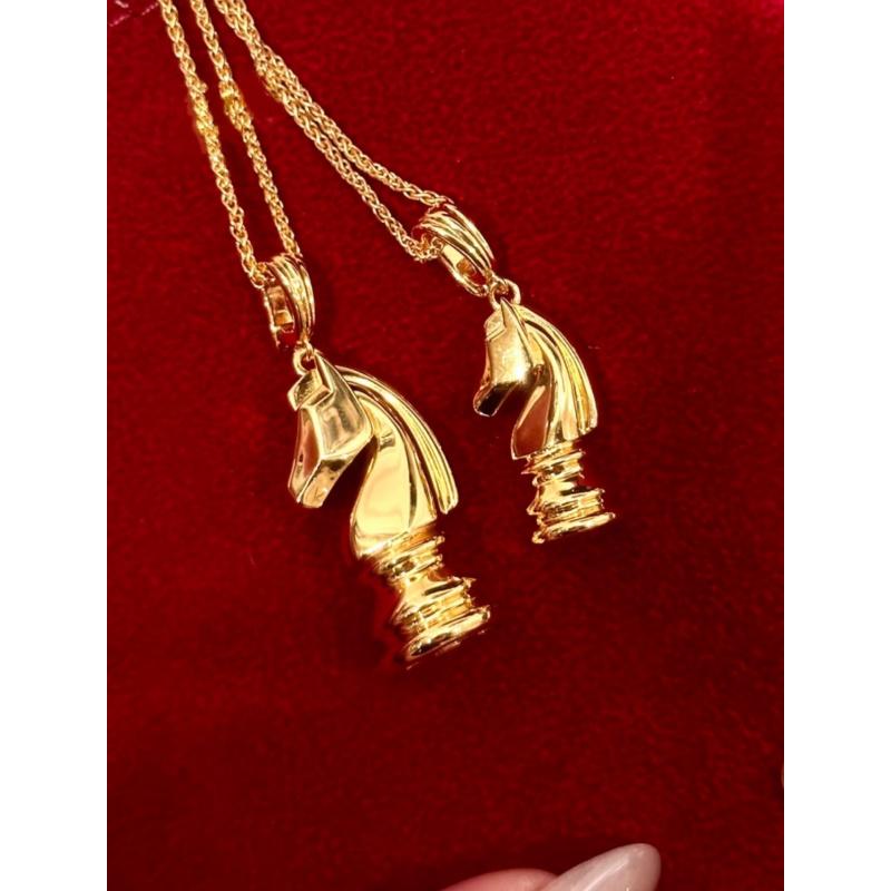 Medieval Knight Horse Pendant Necklace, Thick 18K Gold Plated Chess Piece Charm, Gift Idea Freedom Courage and Power, Vintage Warrior Spirit Jewelry, Aristocratic Noble Inspired Design, Unisex Minimalist Clavicle Chain, Quiet Aesthetic Daily Outfit Party