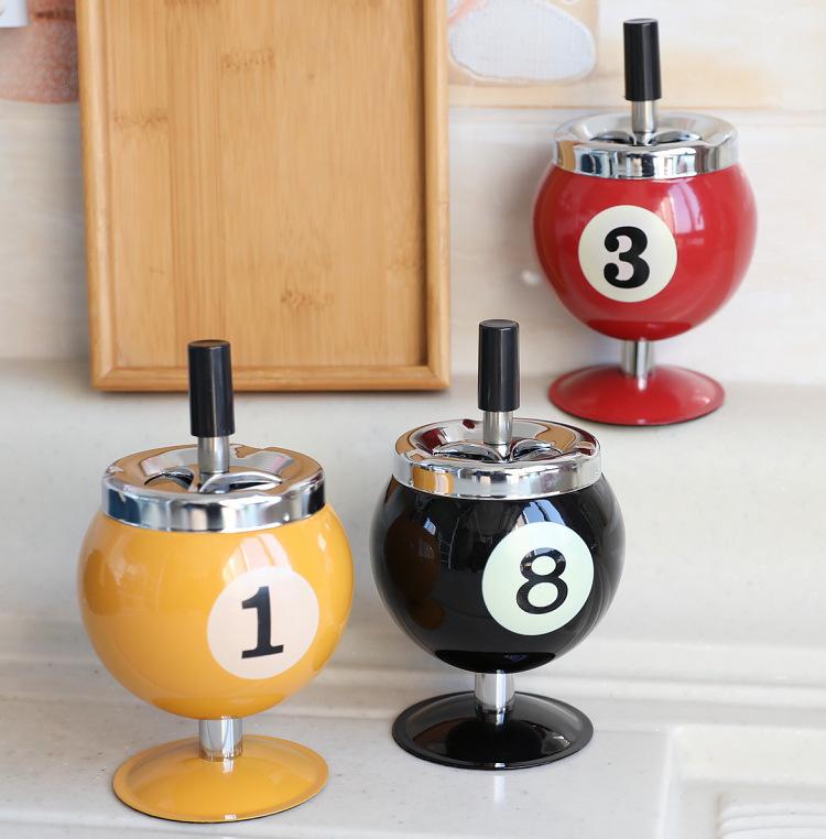 Hot-selling creative billiard metal ashtray, with a lid, anti-ash scattering, office table billiard decorative ashtray