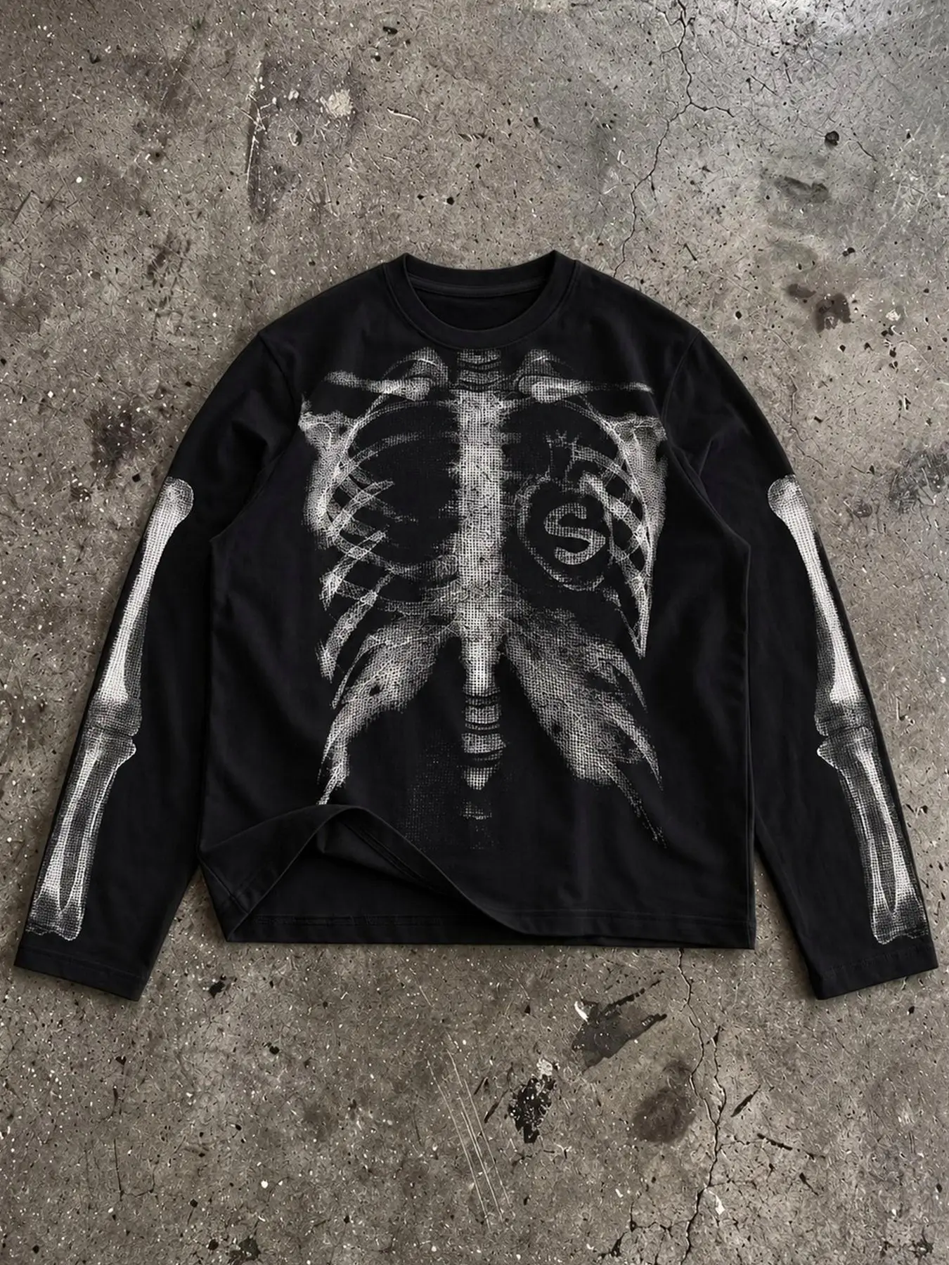 Vintage Washed Black Skeleton Ribcage Graphic Long Sleeve T Shirt Men Women Gothic Y2K Skeleton Print Drop Shoulder Oversized Casual Fall Streetwear Top