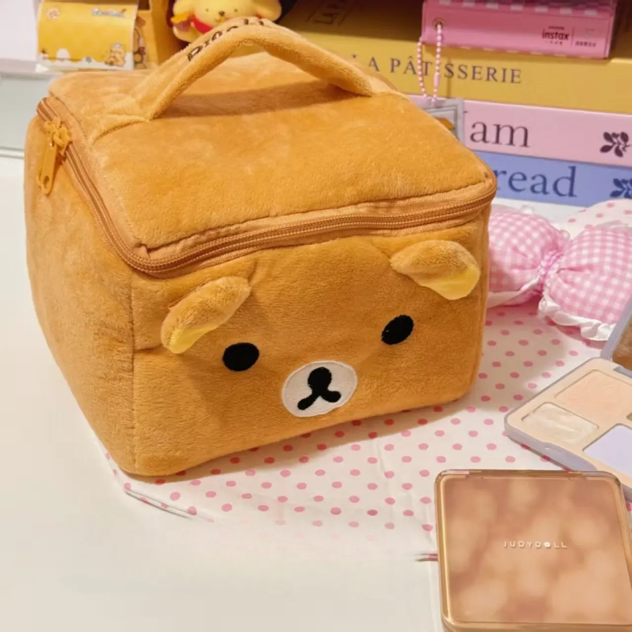 Cartoon bear makeup bag, portable hand-held travel bag, large-capacity storage bag for miscellaneous items, brown plush bear brother storage bag