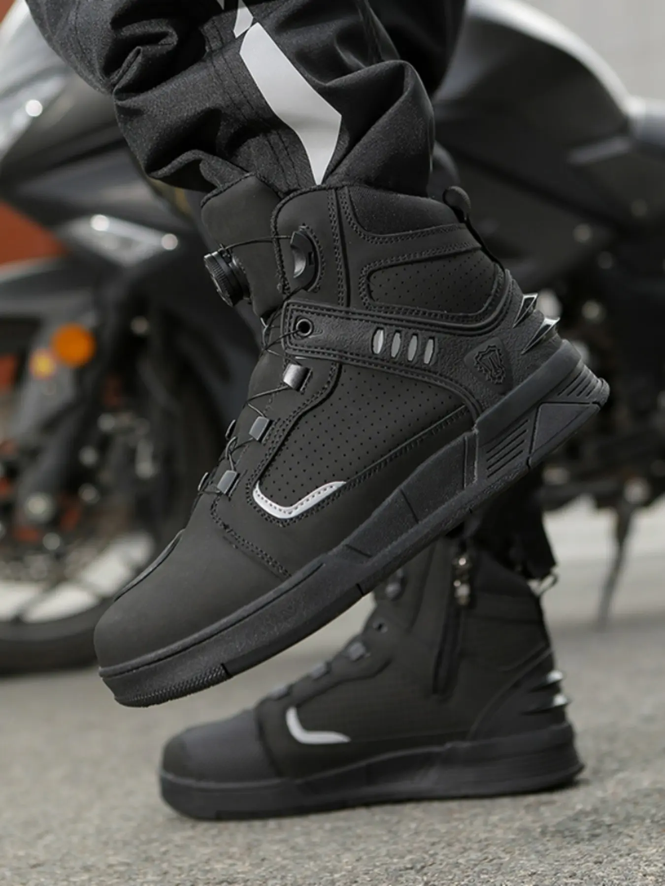 Men's Motorcycle Riding Sports Boots, Closed Boot, Unisex Motorbike Shoes, Anti-Slip Durable Comfortable, Waterproof Design, Ideal for Motorcycle Enthusiasts