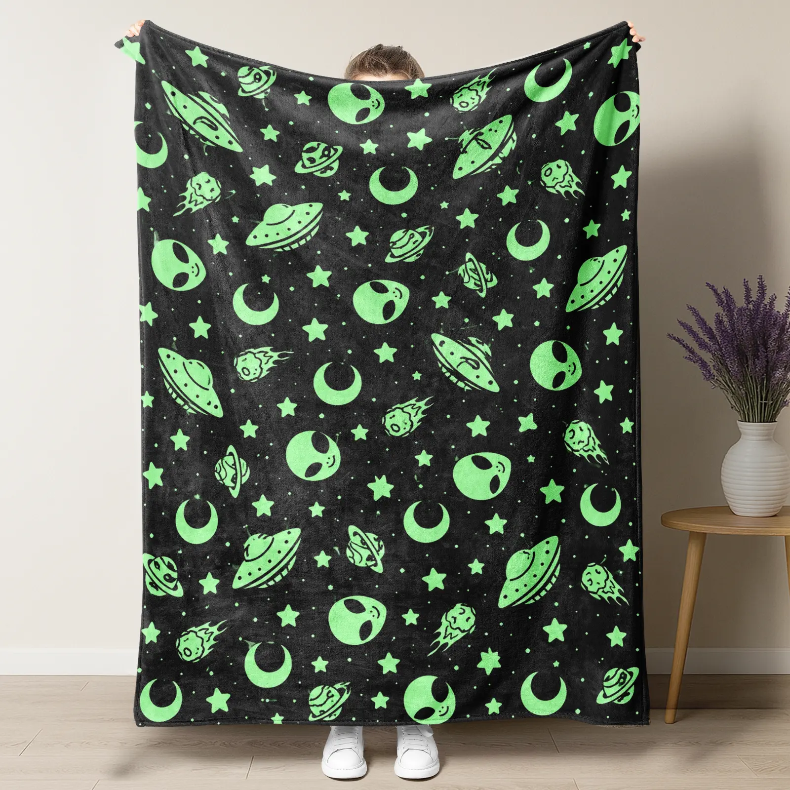 Funny Alien Blanket for Boys Girls, Super Soft Space Throw Blanket with UFO Stars Planets, Cool Plush Flannel Fleece Blanket, Birthday Christmas Gift for Teens