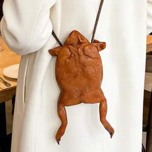 Realistic Sugar Cane Toad Coin Purse, Oddity Taxidermy Inspired Mini Pouch, Funny Prank Gift for Weirdcore Collectors, Unique Full Body Zipper