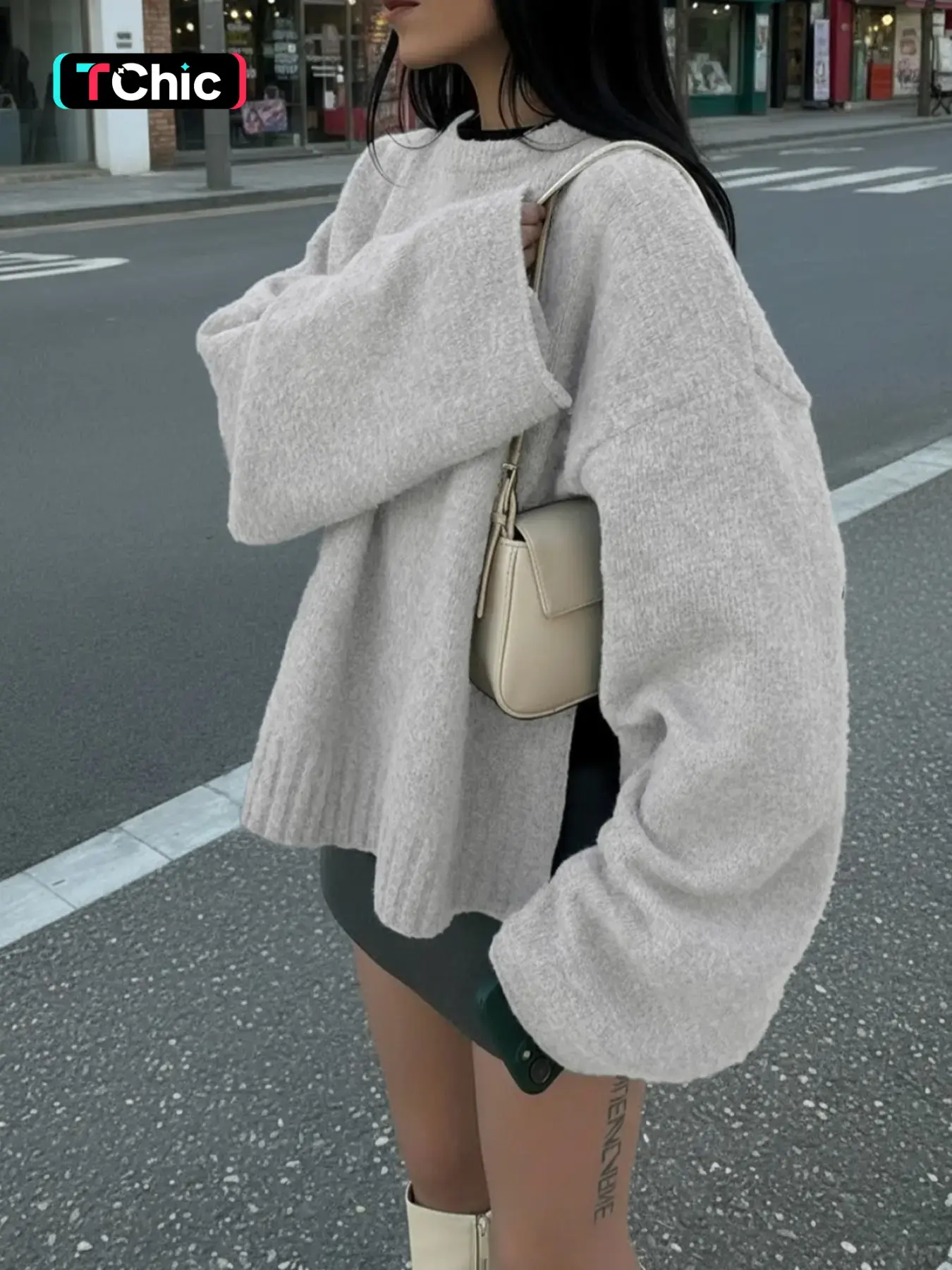 Minimalist Relaxed Quiet Luxury Style Heather Gray Crew Neck Side Slit Loose Sweater for Women, Oversized Wide Sleeve Solid Soft Thick Knit Pullover. No Print Ribbed Hem Lazy Knit Top for Autumn & Winter, Casual Layering Knitwear for Street Visits