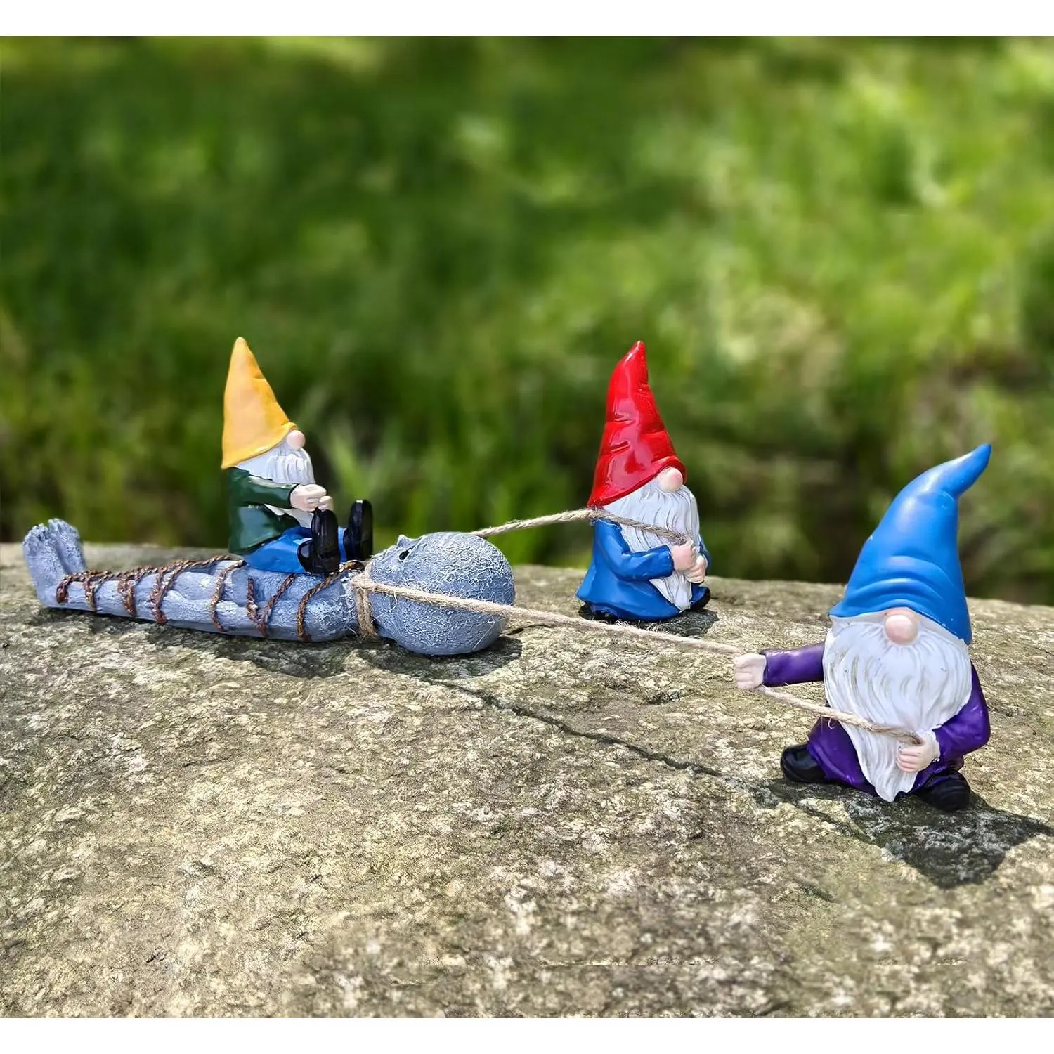 Garden Gnomes with Alien Figurine, Polyresin Naughty Gnome Statue for Patio Lawn Garden Porch Fence Outdoor Decoration