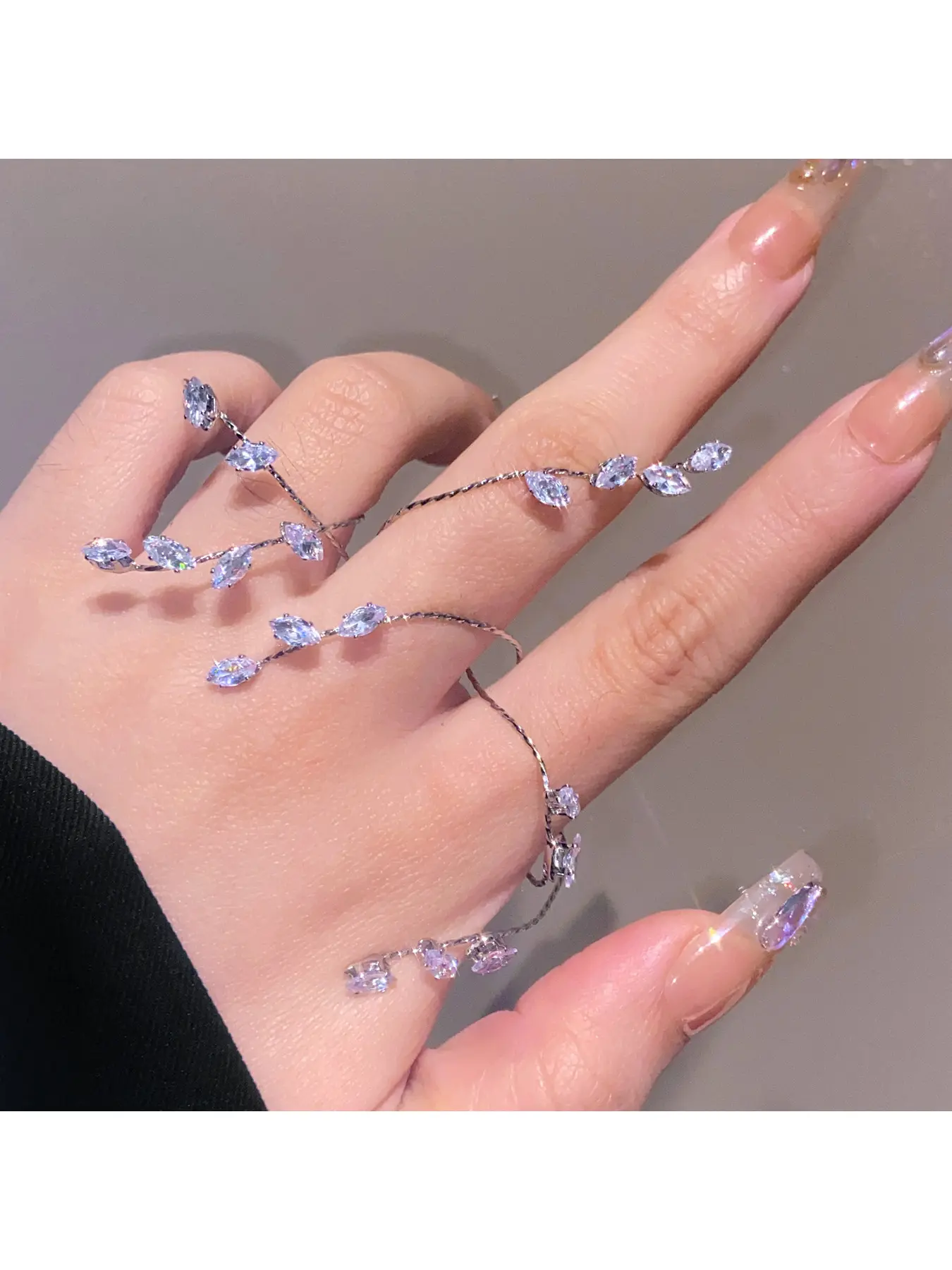 Interlocking Zircon Stainless Steel Bracelet for Women, Minimalist Stackable Wrist Chain, Fashion Personalized Jewelry Gift, Exquisite Bracelet