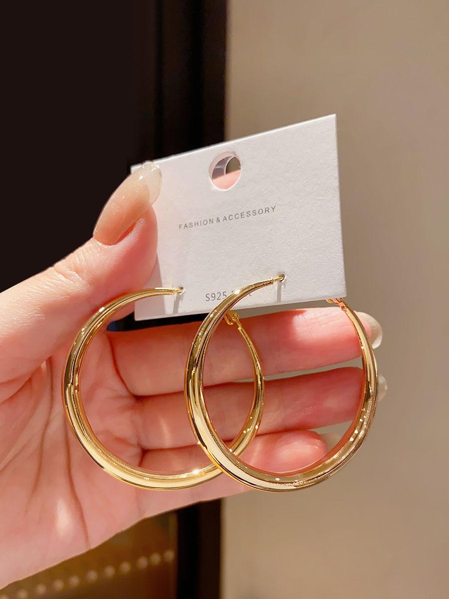 High-end and elegant circular ear ring earrings, women's European and American exaggerated, simple and cold style earrings, niche