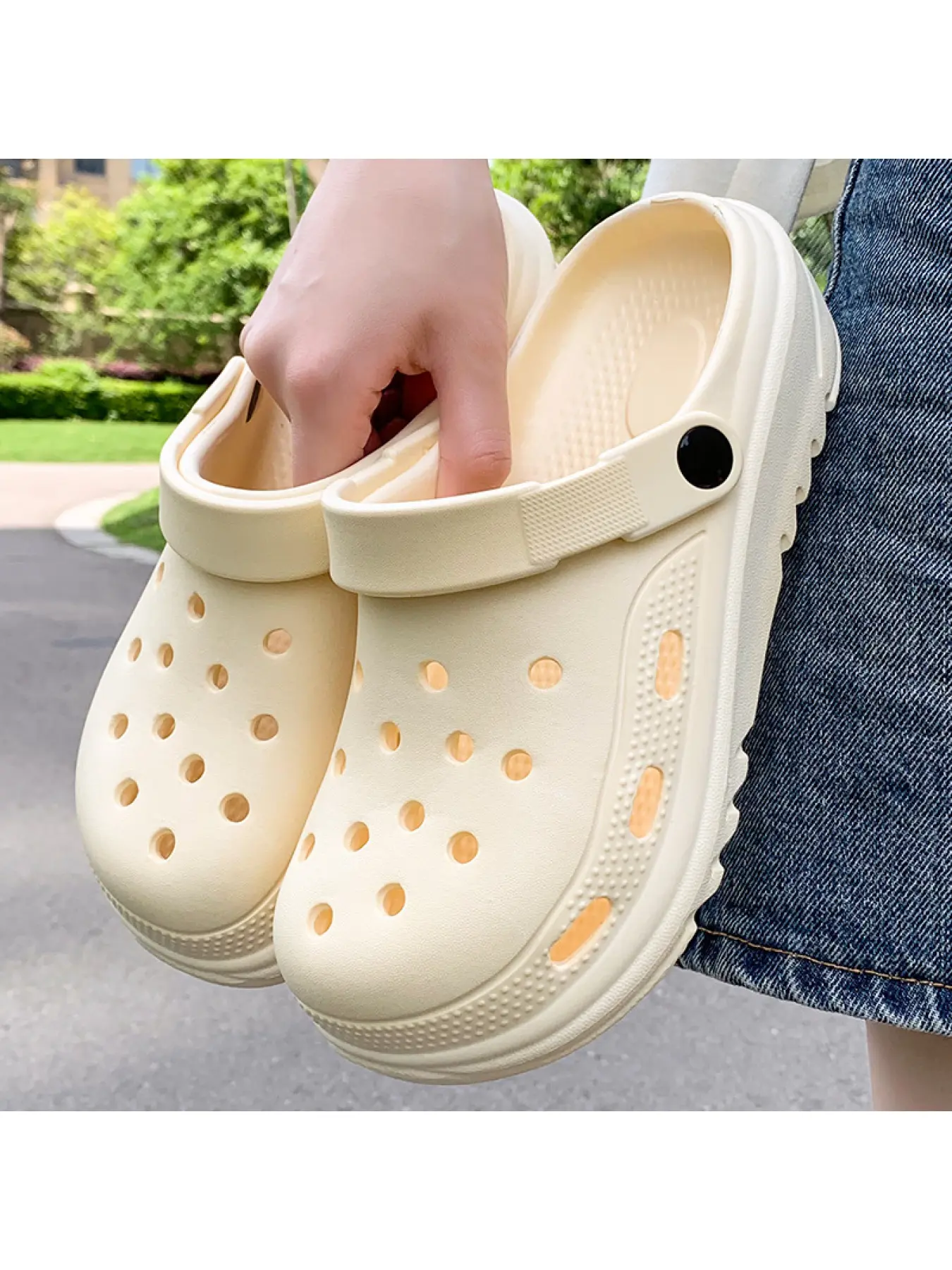 1 pair of women's Garden Clogs, outdoor sandals for women, summer nurse EVA breathable comfortable slippers for women, Soft Slipper Sandals, suitable for outdoor wear in summer