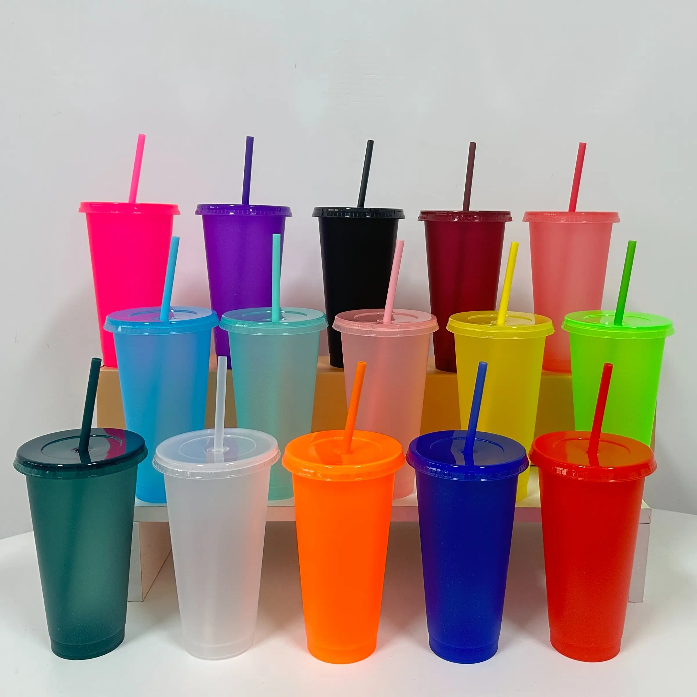 710ML Large Capacity Glitter Plastic Straw Cup with Leak-Proof Lid, Reusable Cold Drink Cup for Commute, Parties, Milk Tea, Juice