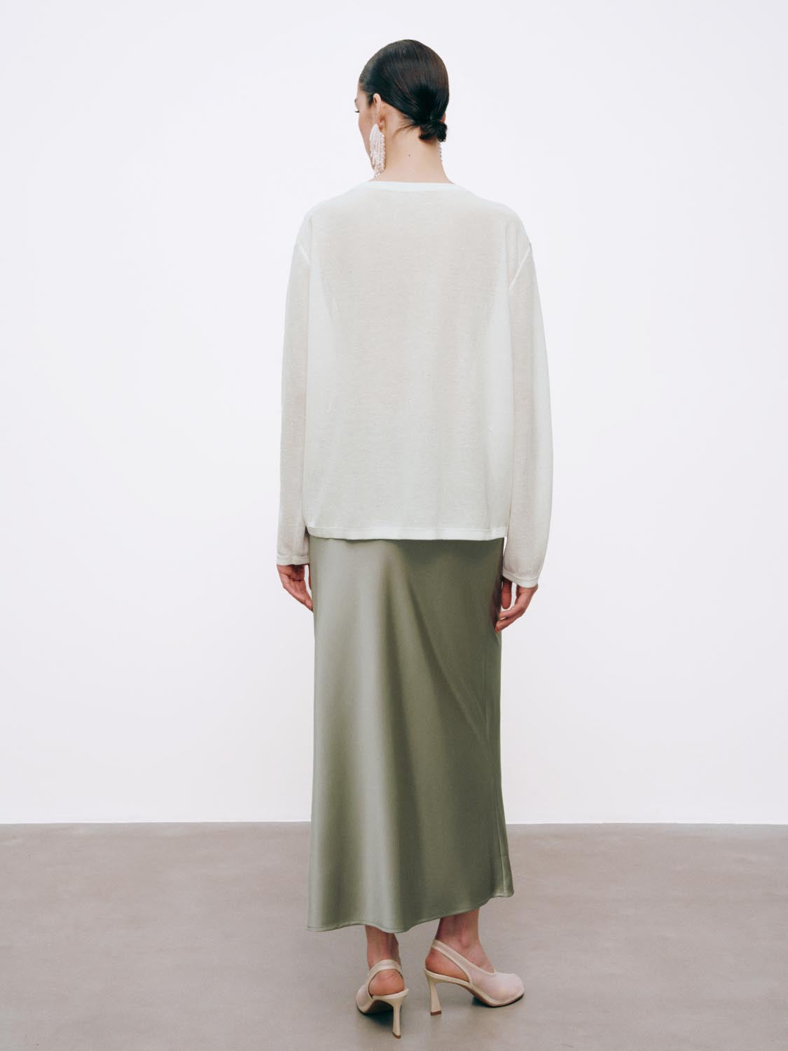 URBAN REVIVO 2026 Summer Women's Casual Design Sequined Loose Round Neck Knit Top UWH960036