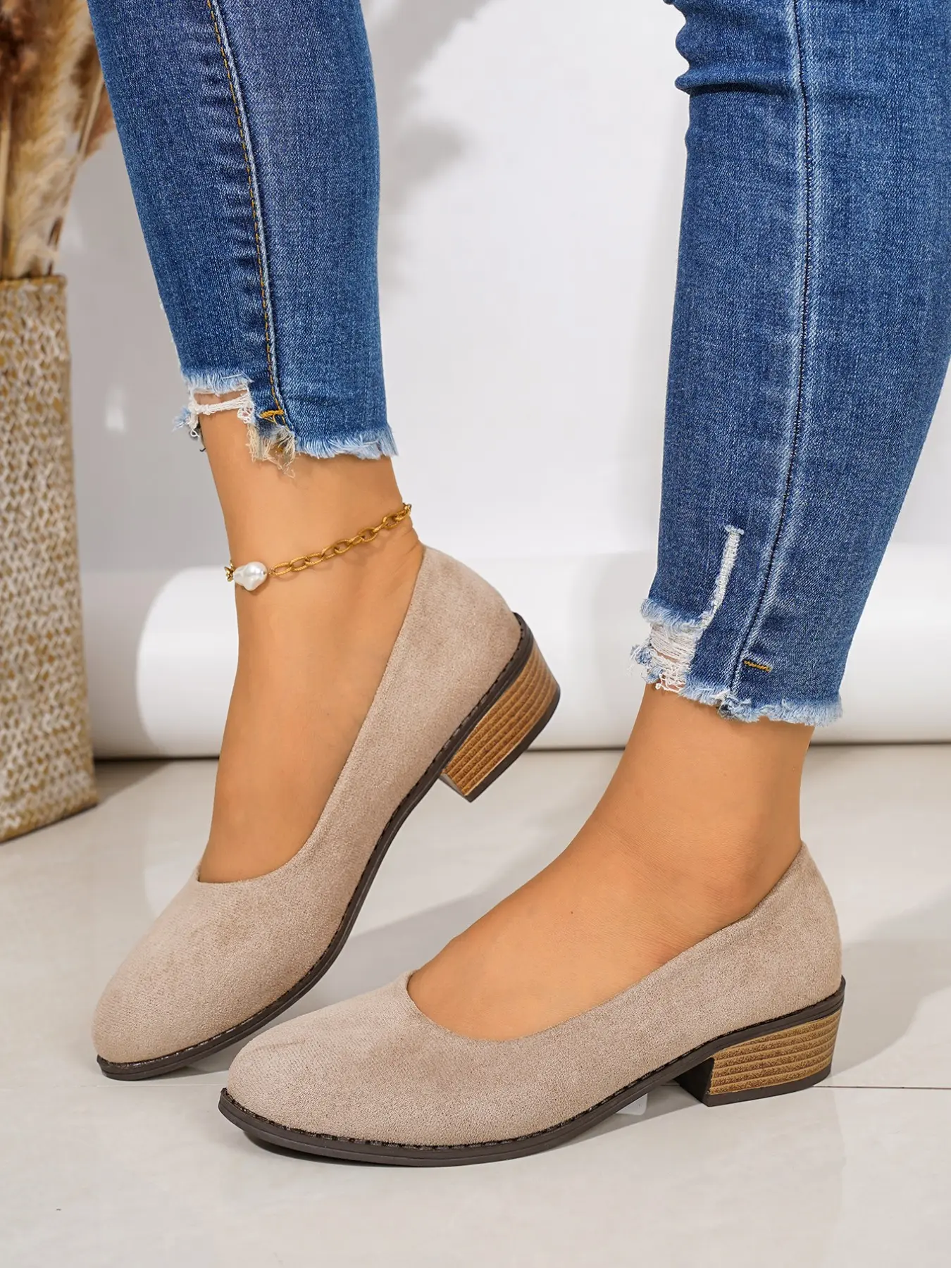 Velvet Low Heel Slip-On Shoes, Smooth Lines, Round Toe Design, Comfortable Walking, Visual Leg-Lengthening Effect, Versatile Fit