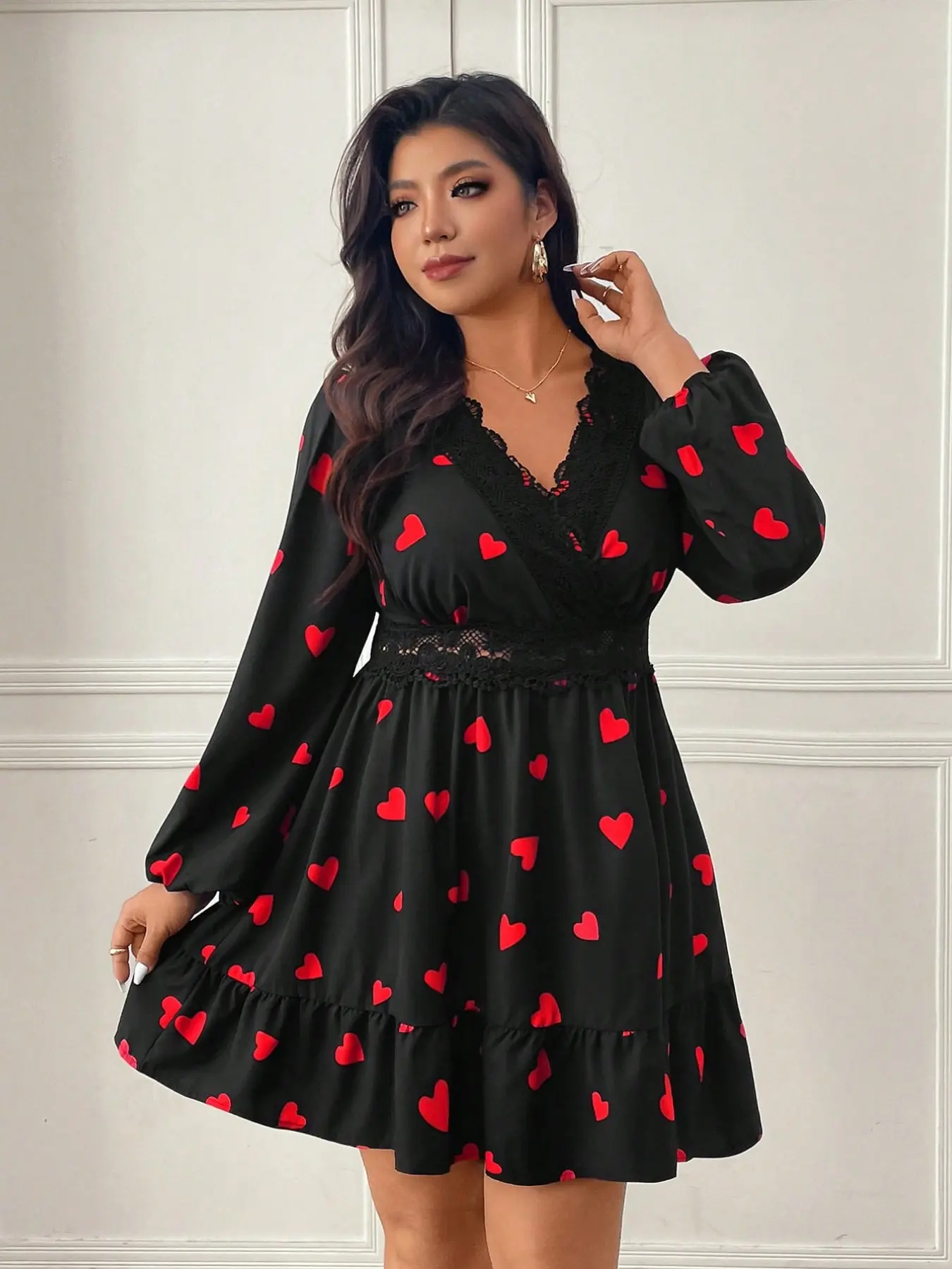 Plus Size Women’s Heart Print Mini Dress, Lace Trim V-Neck Long Sleeve A-Line Dress, Romantic Valentine’s Day Party Date Night Outfit