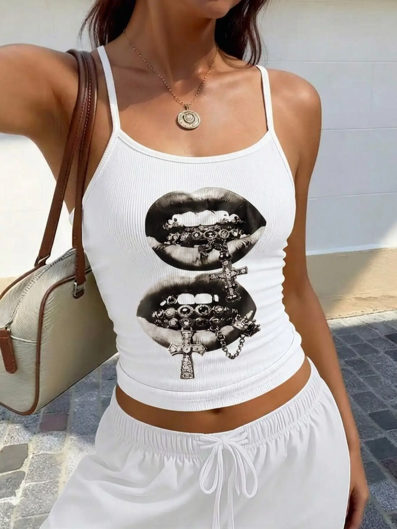 American Vintage Cross Lip Print Ruched Tank Top, Slim Fit Short Sleeve Crop Top, Y2K Style Tight Innerwear, Sexy Shoulder Straps