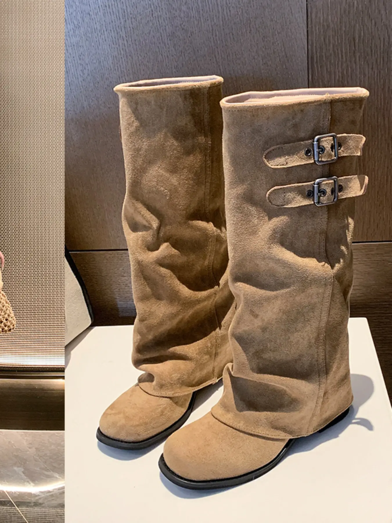 American Retro Pleated Knight Boots for Women, Glossy Soft PU Leather, Rubber, Above Ankle High Calf, Fashionable and Stylish, Perfect for All Seasons