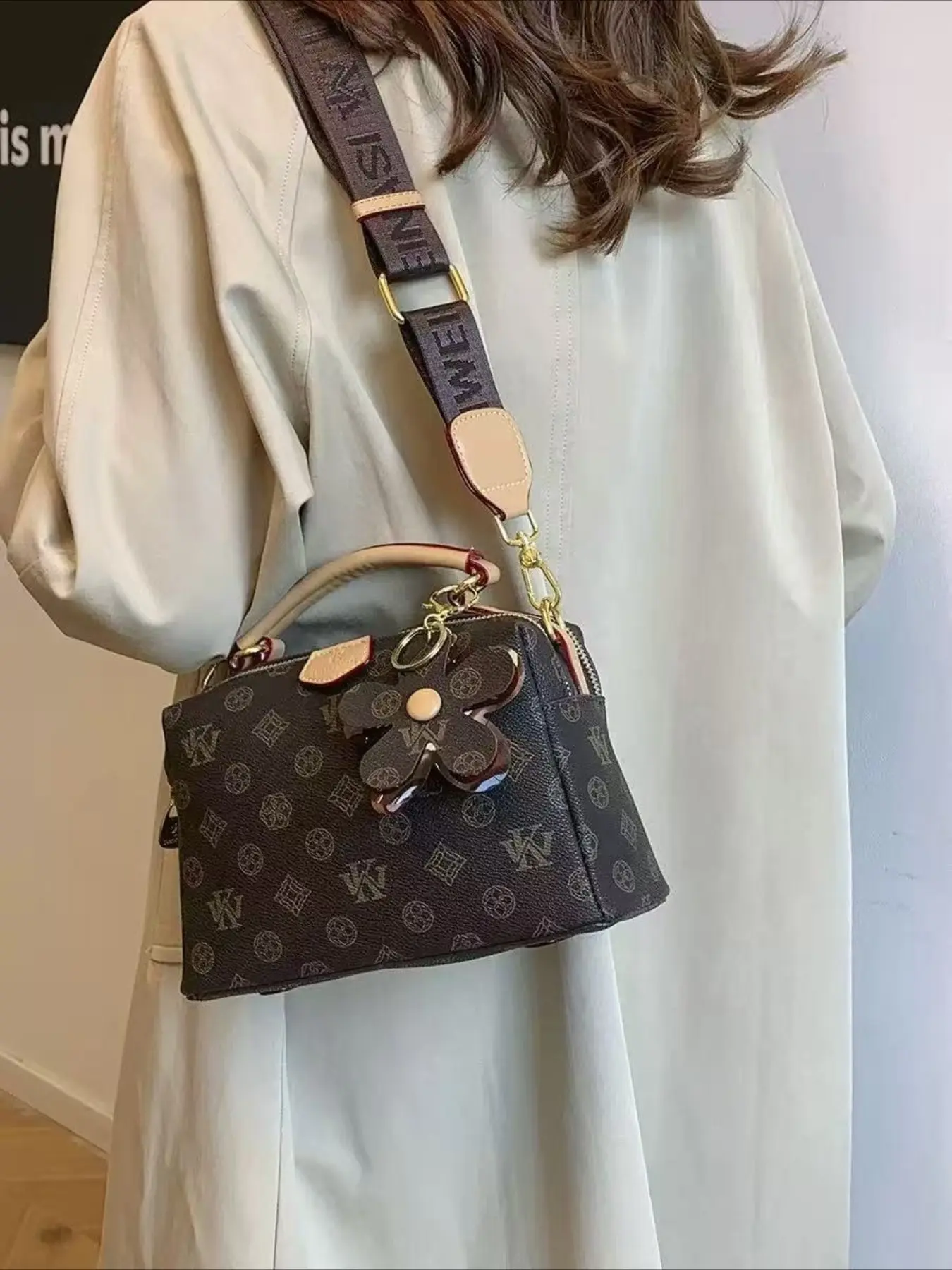 Old flower light luxury handbag, pillow bag, women's high-end commuting printed shoulder crossbody bag, Casual shoulder bag