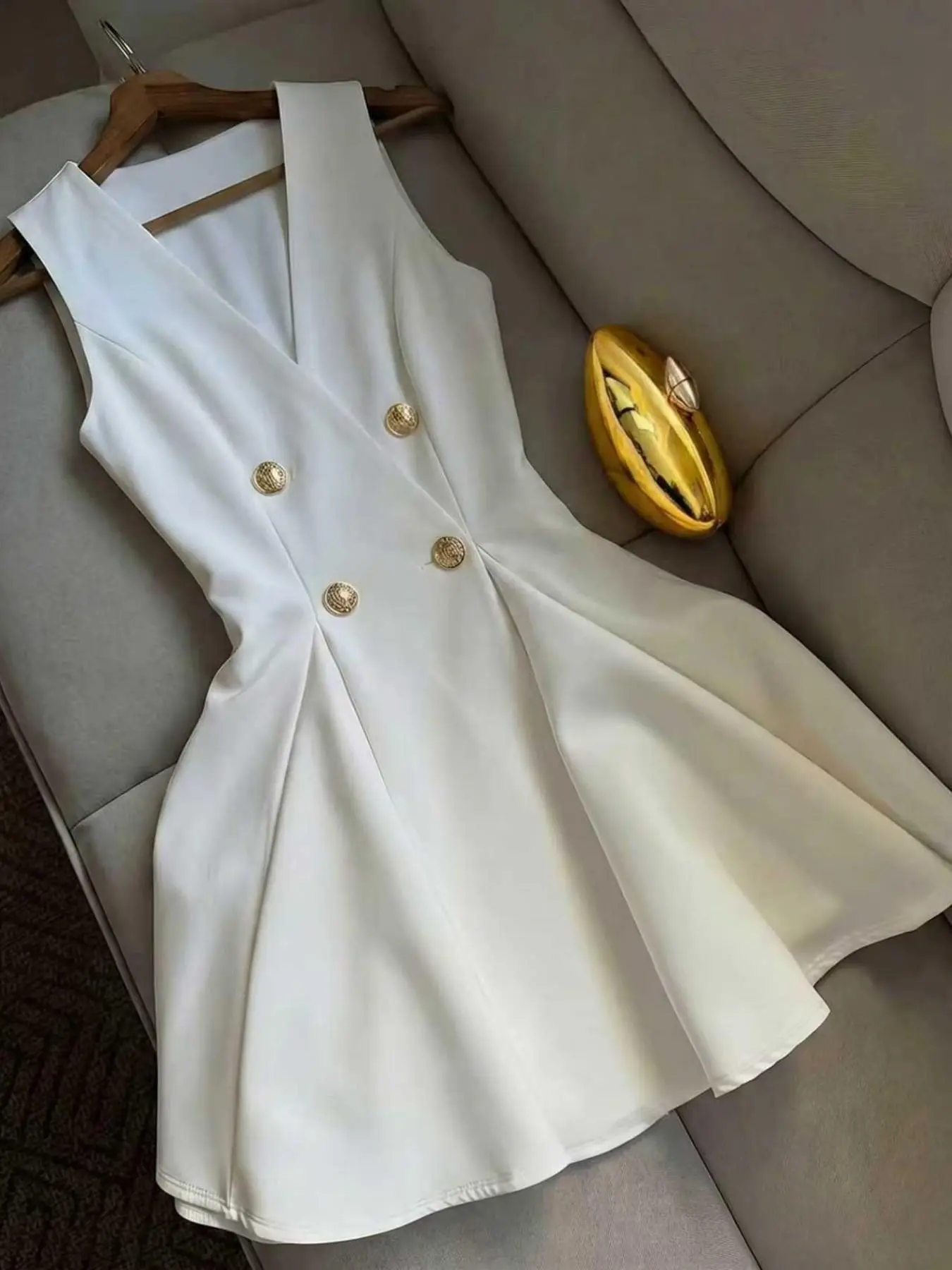 Pure White Double Breasted Waist Cinched Dress With Classic And Elegant Style Sleeveless V-Neck Design+Large Swing Short Skirt Shape Suitable For Women'S Daily Wear, Party Gatherings, And Commuting Occasions, Evening Party Dresses