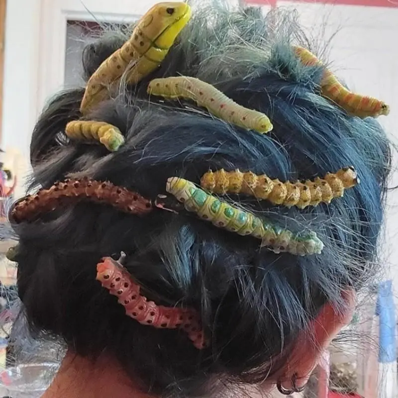 12 pieces of realistic crawling insect beak hair clips. Three-dimensional hand-painted caterpillar headwear accessories. Halloween funny and prank items. Thrilling theme makeup party atmosphere-enhancing hair decorations.
