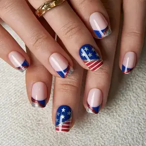 24Pcs Patriotic Flag Press On Nails, Short Square Glossy Fake Nails, Red White Blue Flag Pattern Glitter Nail Art, Reusable Easy Wear False Nails Stylish Manicure Decor for 4th of July Parade & National Holiday Events