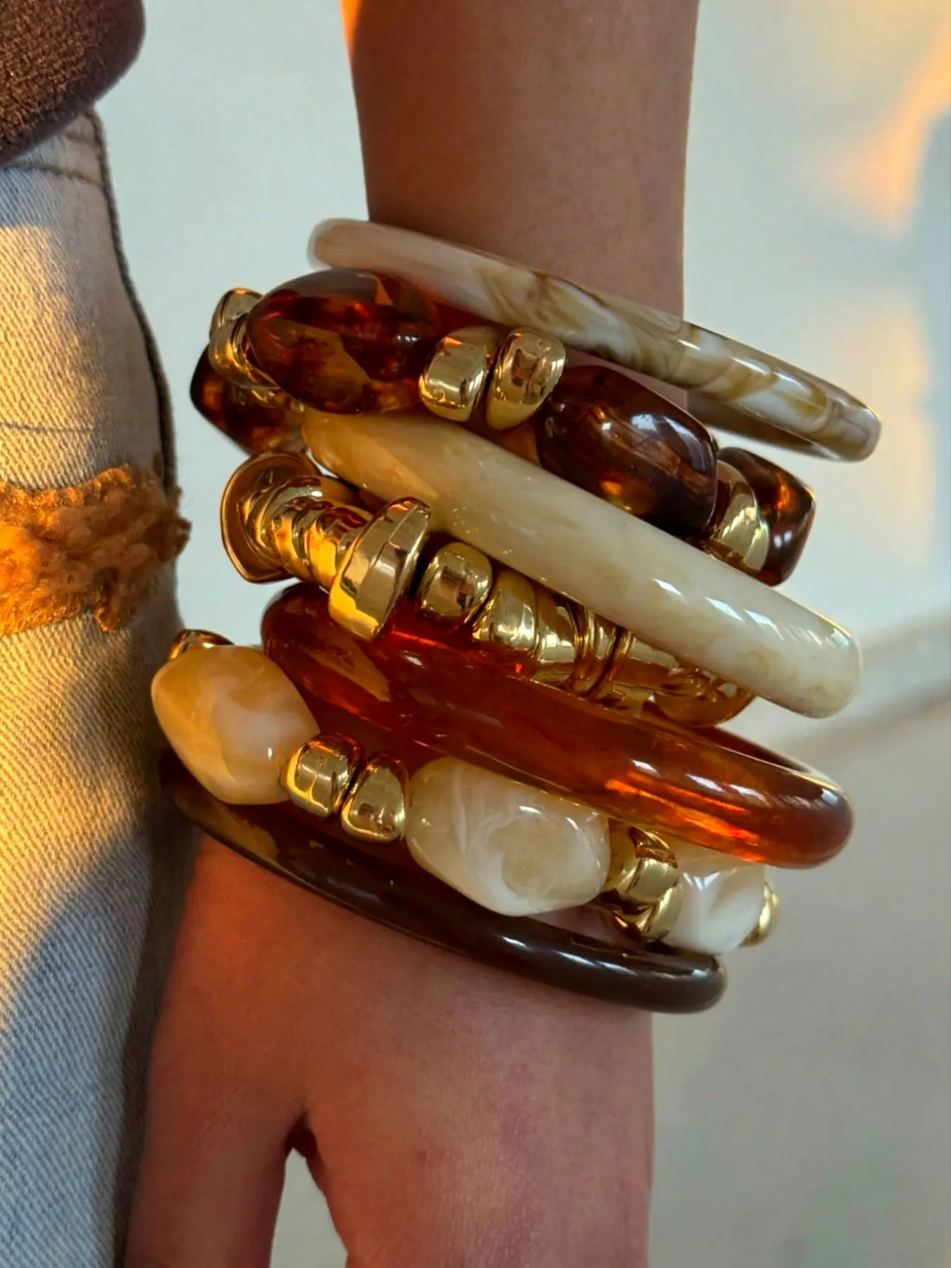7pcs Fashion Resin Bangle Bracelet Set for Women, Chunky Stackable Bracelets in Amber & Ivory Colors, Vintage Boho Statement Jewelry for Daily Wear, Parties, Vacation and Gifts