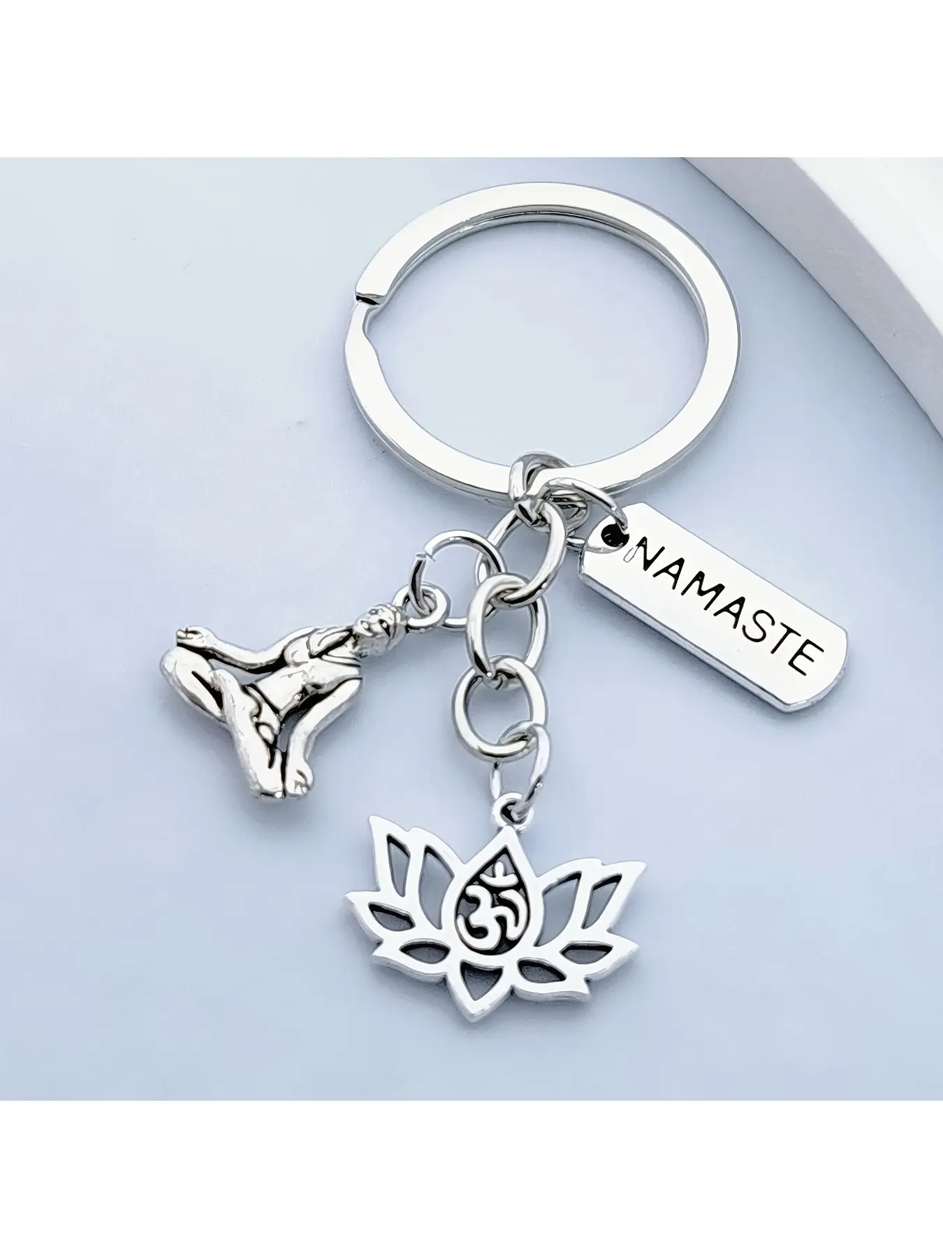 1 Vintage Keychain, Non-Woven Metal Key Ring with Lotus and Om Pendant for Backpacks and Fashion Accessories Gift