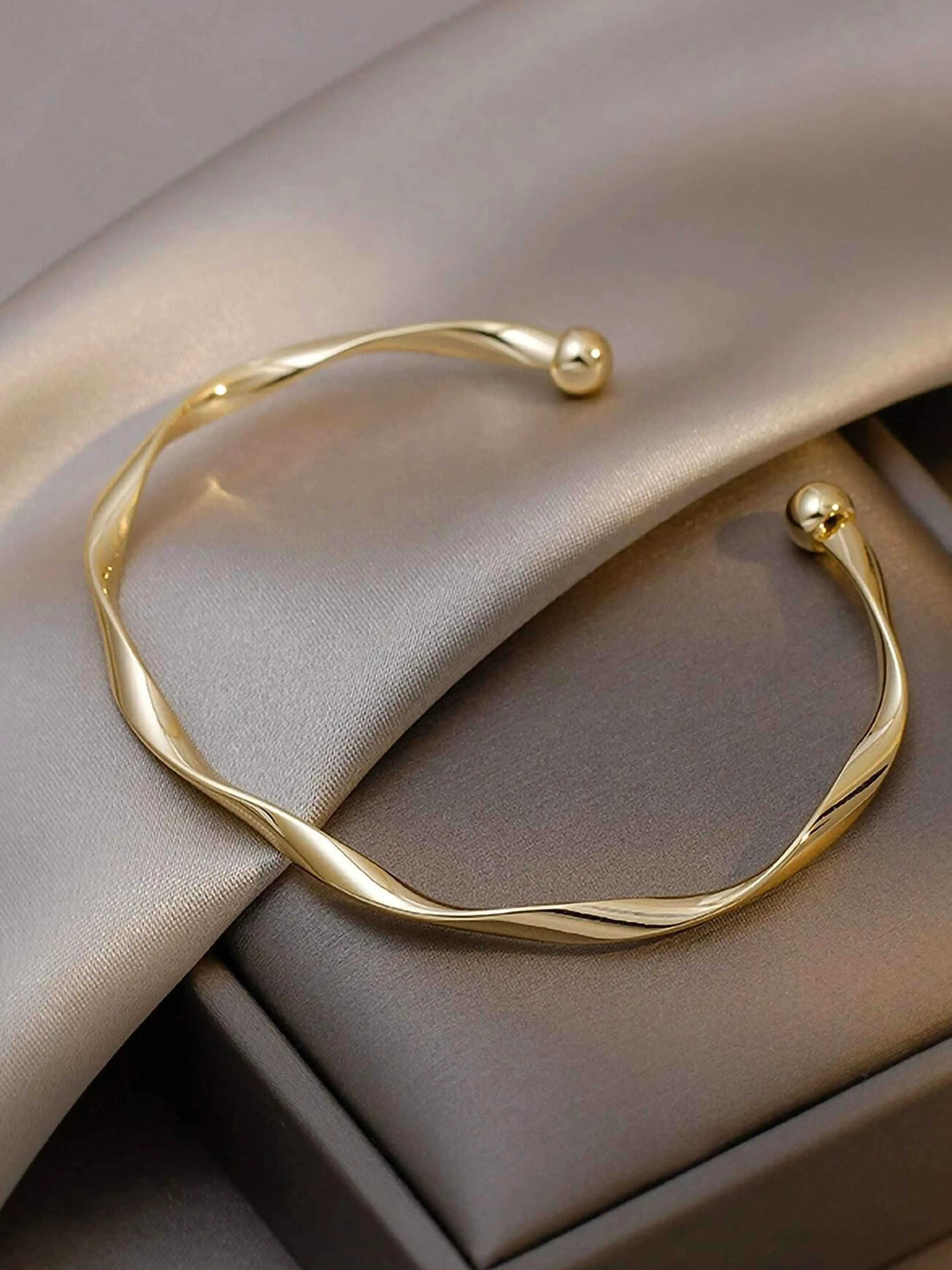 1 pc of simple twist design bracelet, personalized twisted Fried Dough Twists shaped metal bracelet, versatile and adjustable, suitable for women's daily decoration
