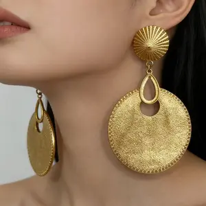 Atmospheric retro metal disc earrings light luxury gold texture design eye-catching earrings daily versatile jewelry